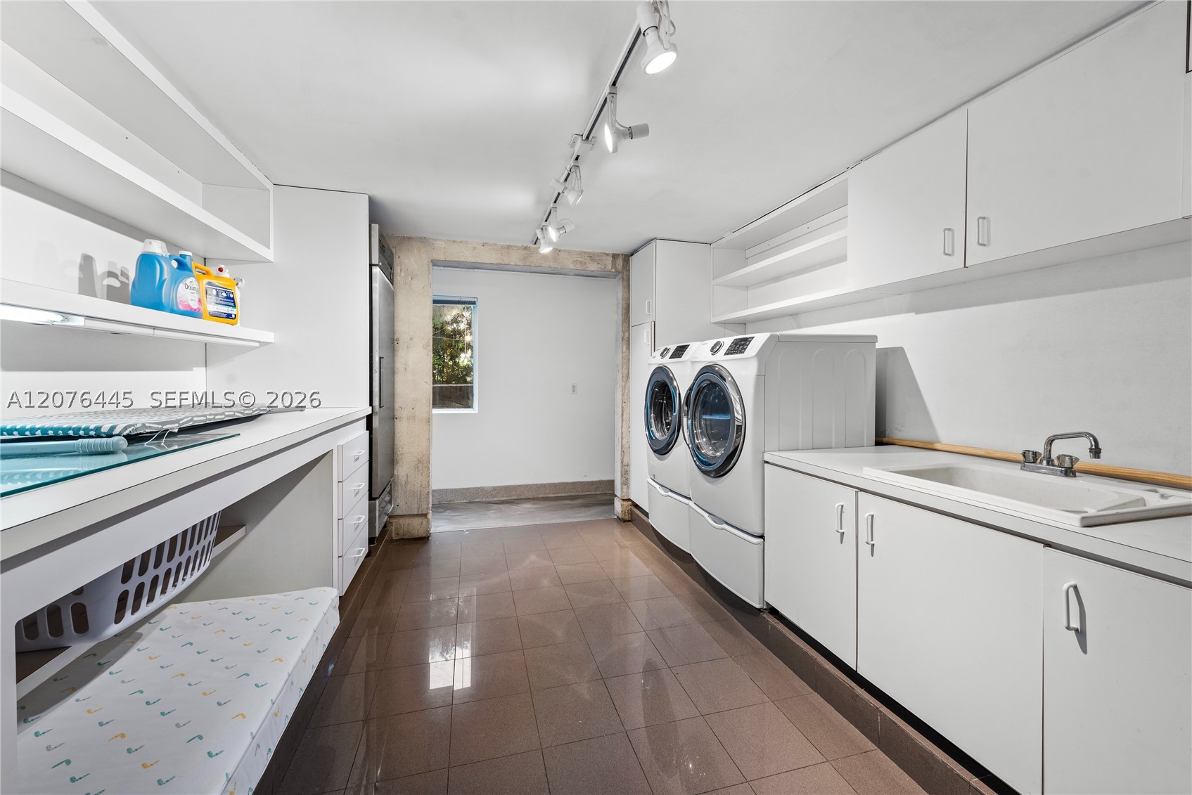 1606 S Bayshore Dr #1606 Miami, FL 33133