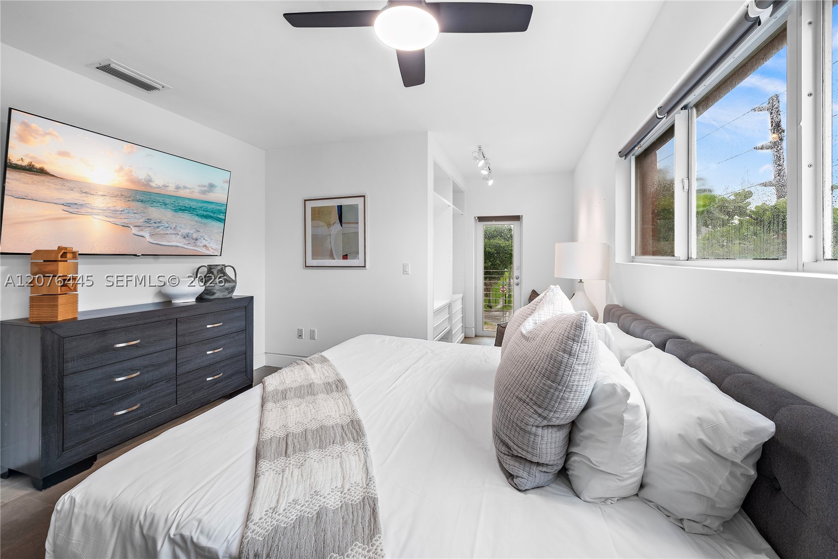 1606 S Bayshore Dr #1606 Miami, FL 33133