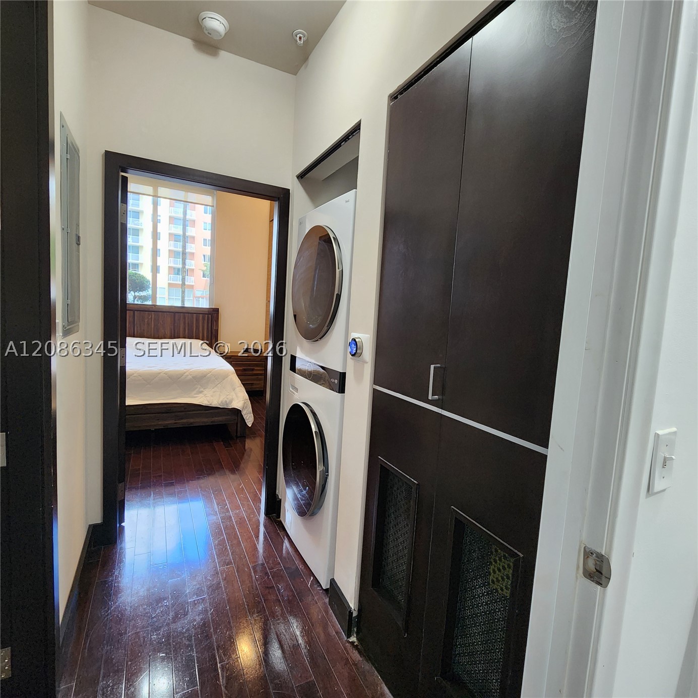 image The Venture at Aventura25
