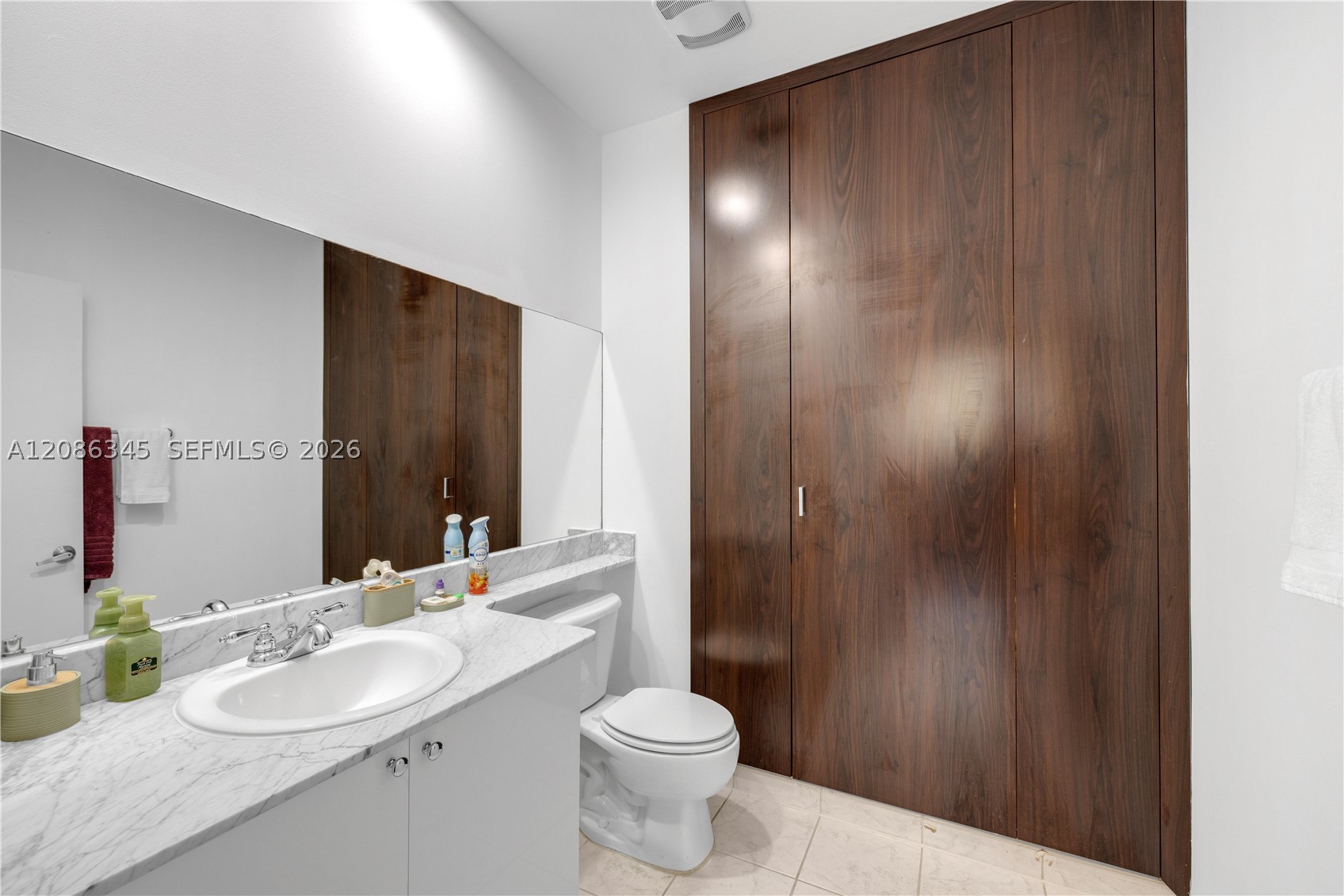 image The Venture at Aventura27