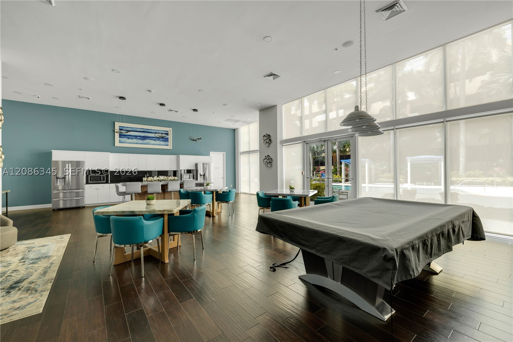 image The Venture at Aventura38