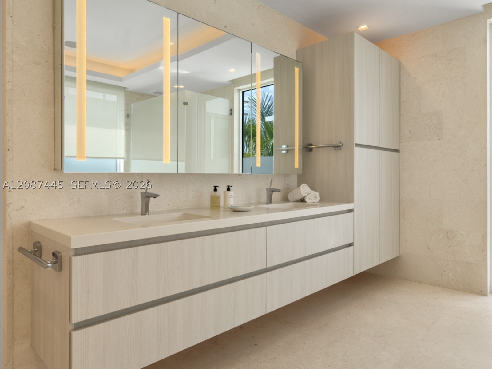 1844 Daytonia Rd Miami Beach, FL 33141