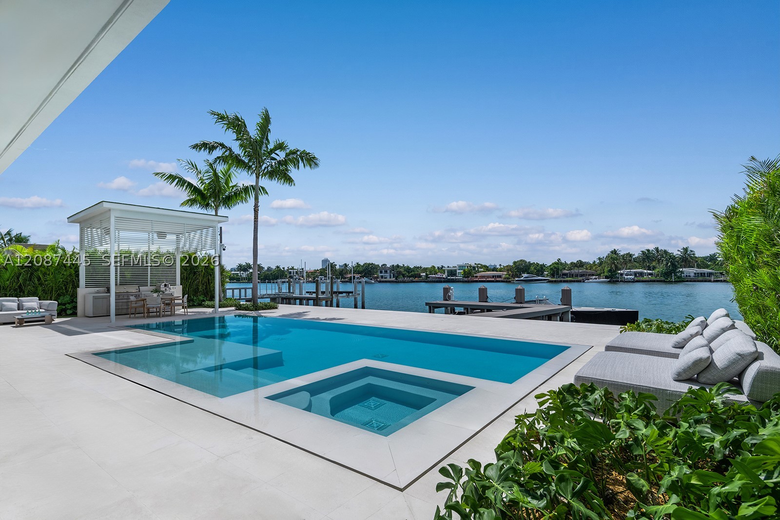1844 Daytonia Rd Miami Beach, FL 33141