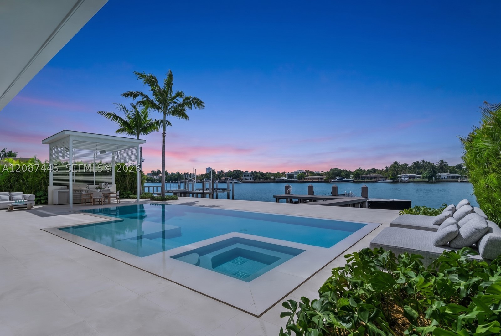 1844 Daytonia Rd Miami Beach, FL 33141