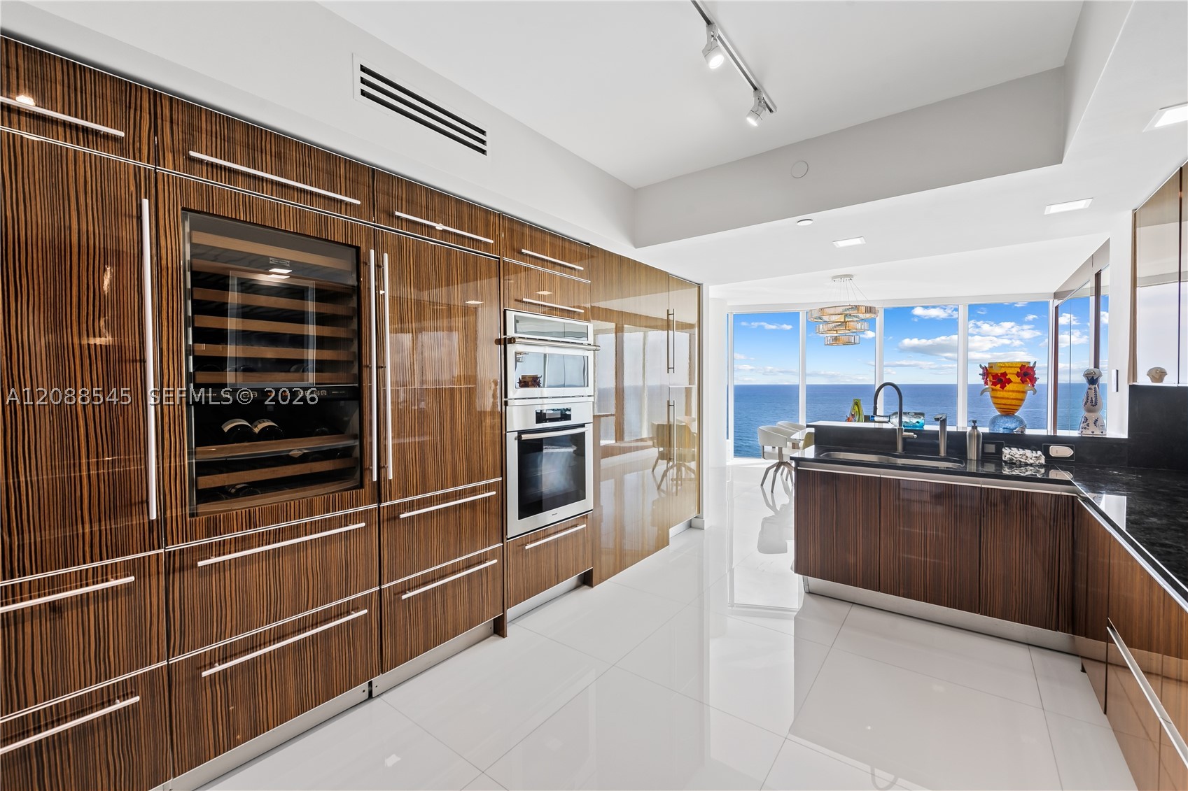 2711 S Ocean Dr #1902 Hollywood, FL 33019