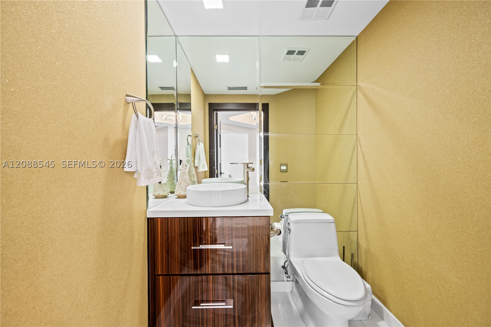 2711 S Ocean Dr #1902 Hollywood, FL 33019
