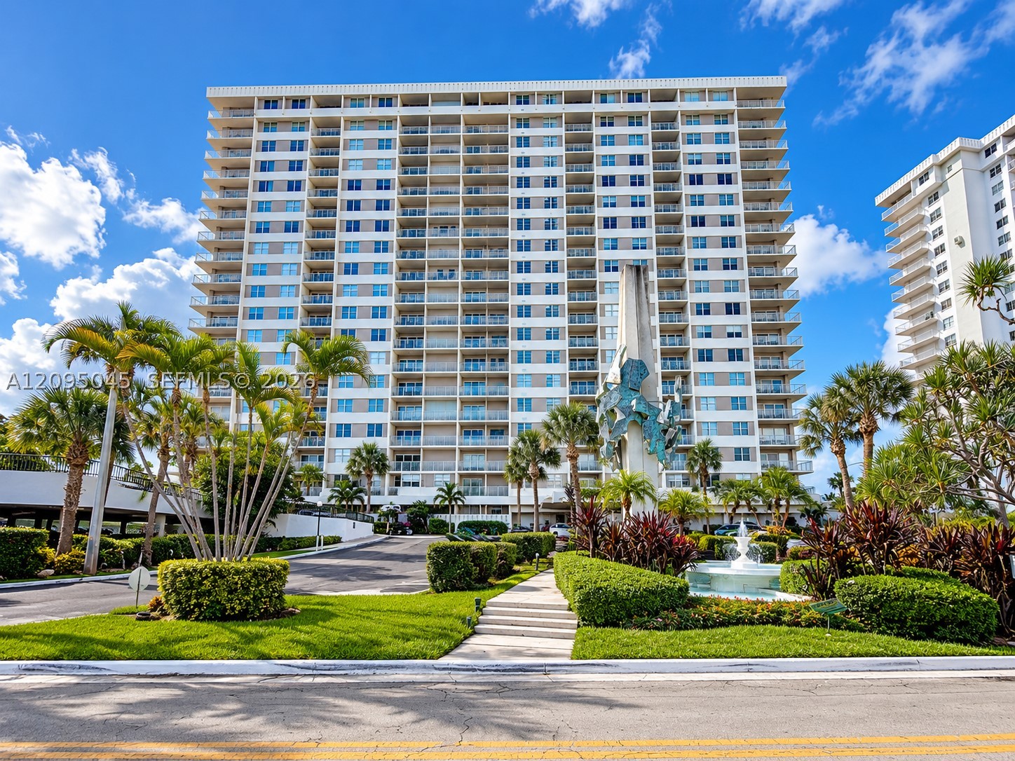 300 Bayview Dr #2014