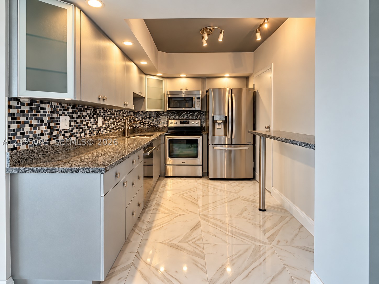 image Arlen House Condo3