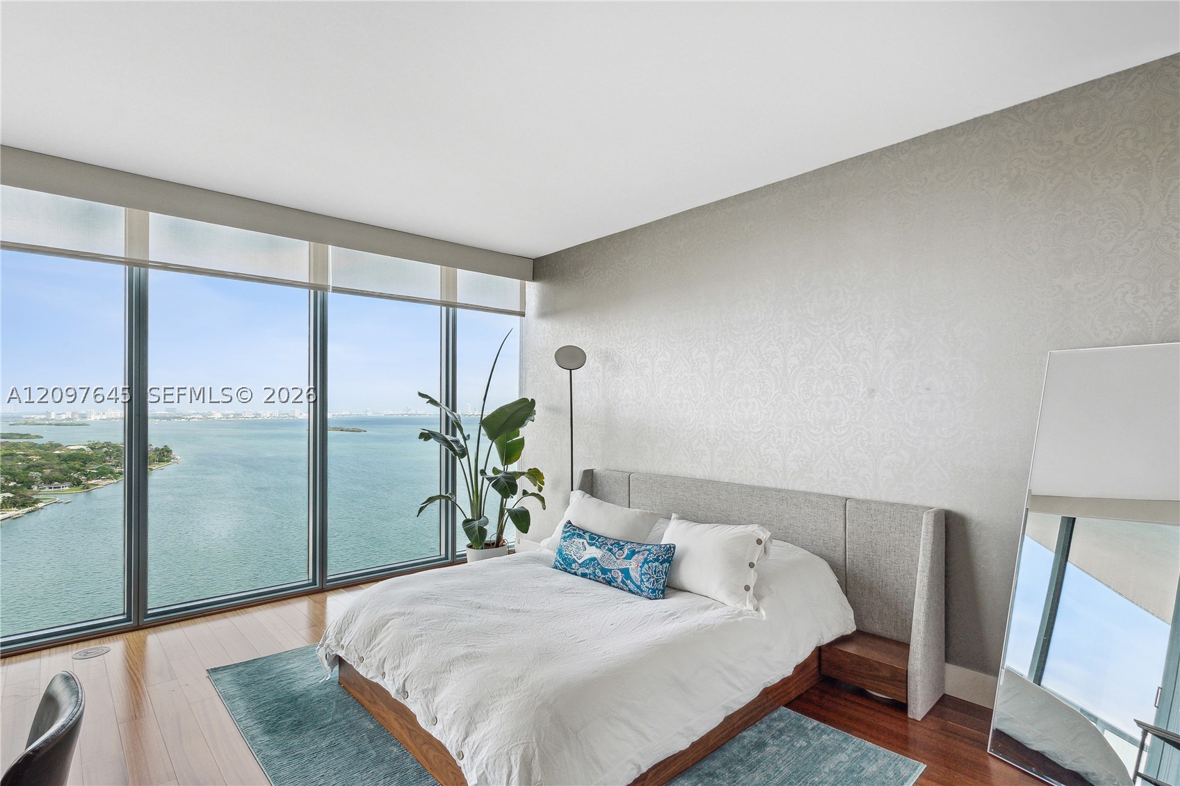 image Blue on the Bay9