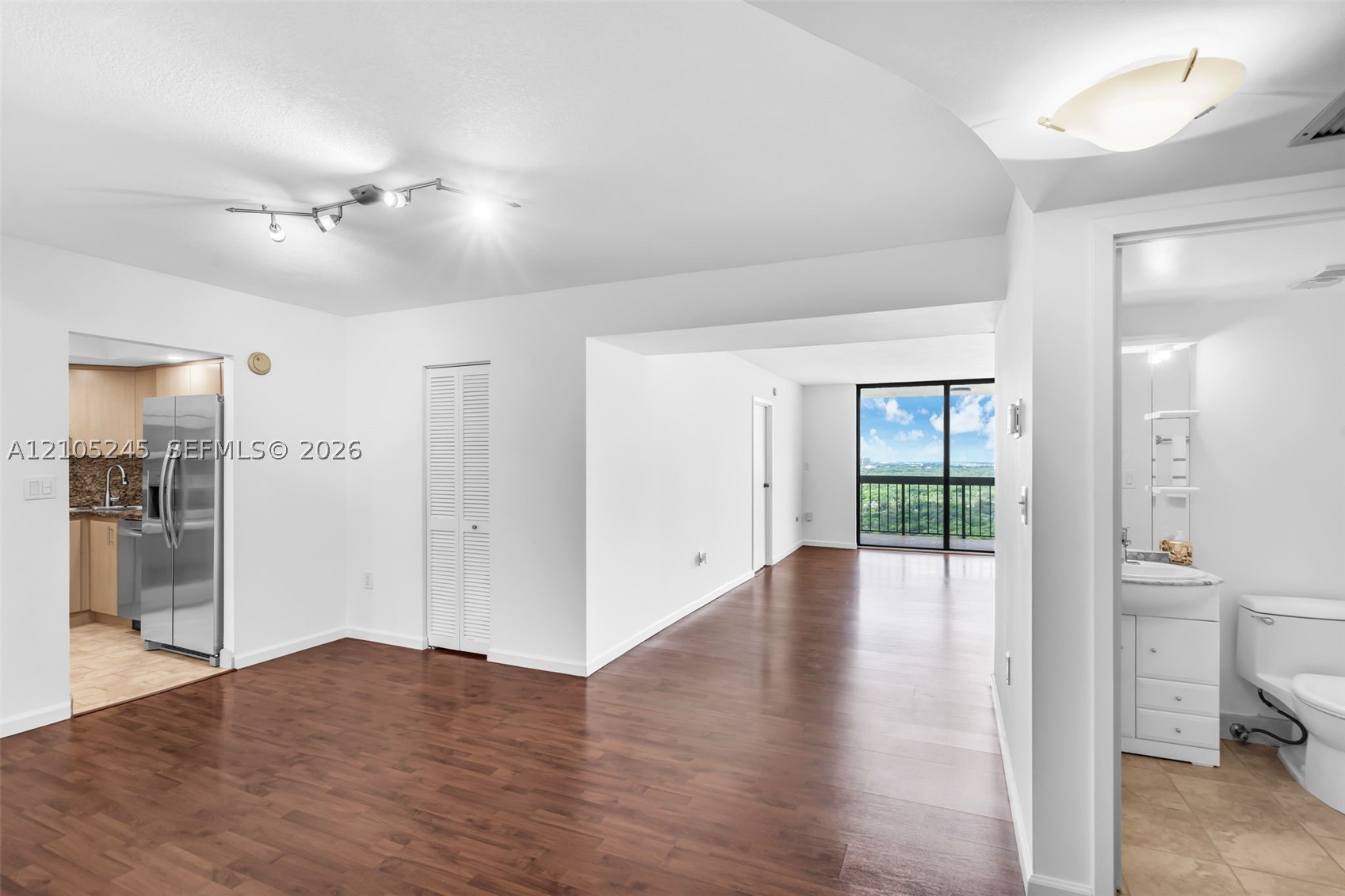 2333 Brickell Ave #2708