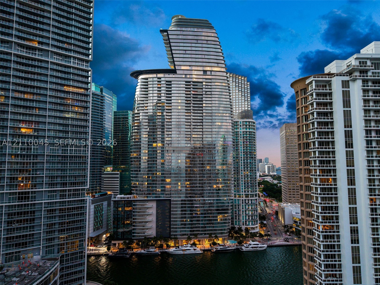 image Aston Martin Residences37