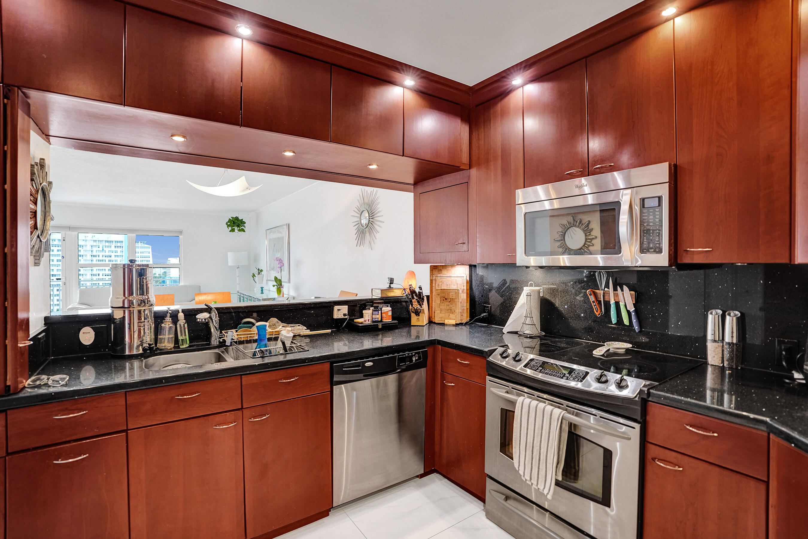 3000 E Sunrise #14f Fort Lauderdale, FL 33304