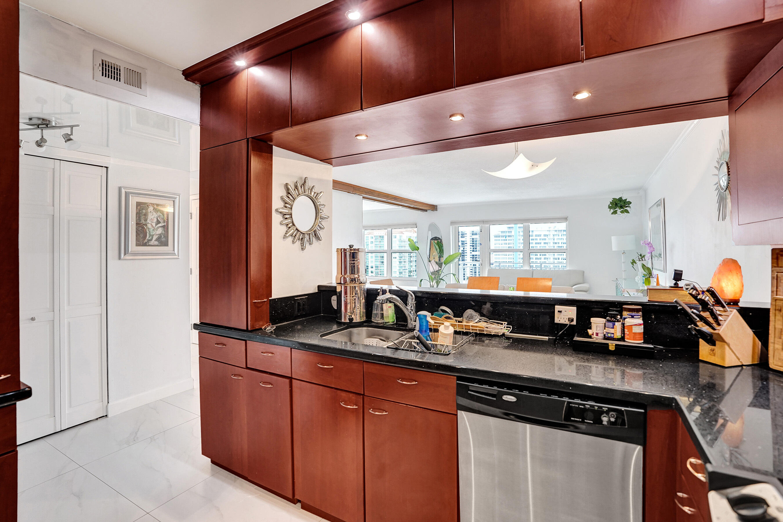 3000 E Sunrise #14f Fort Lauderdale, FL 33304