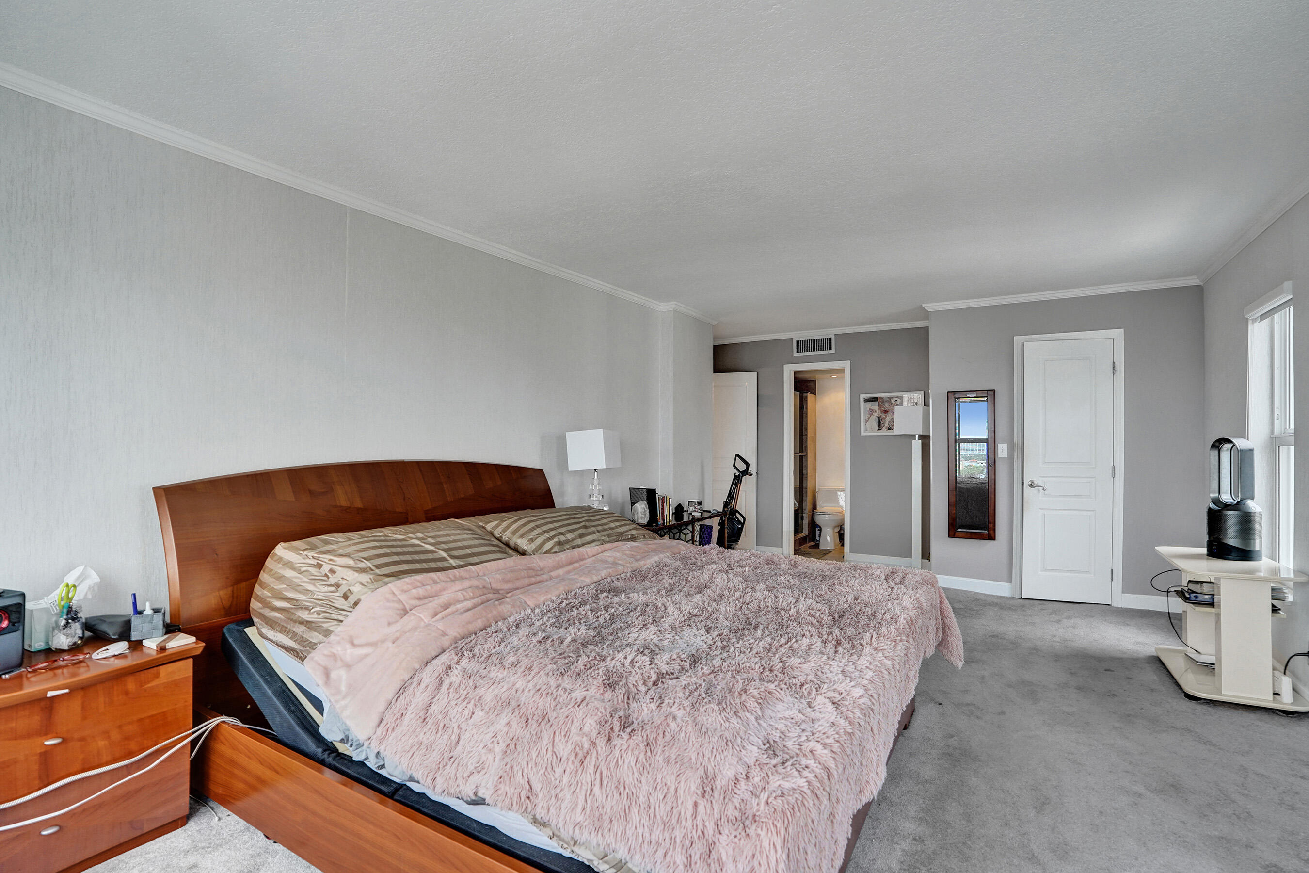 3000 E Sunrise #14f Fort Lauderdale, FL 33304