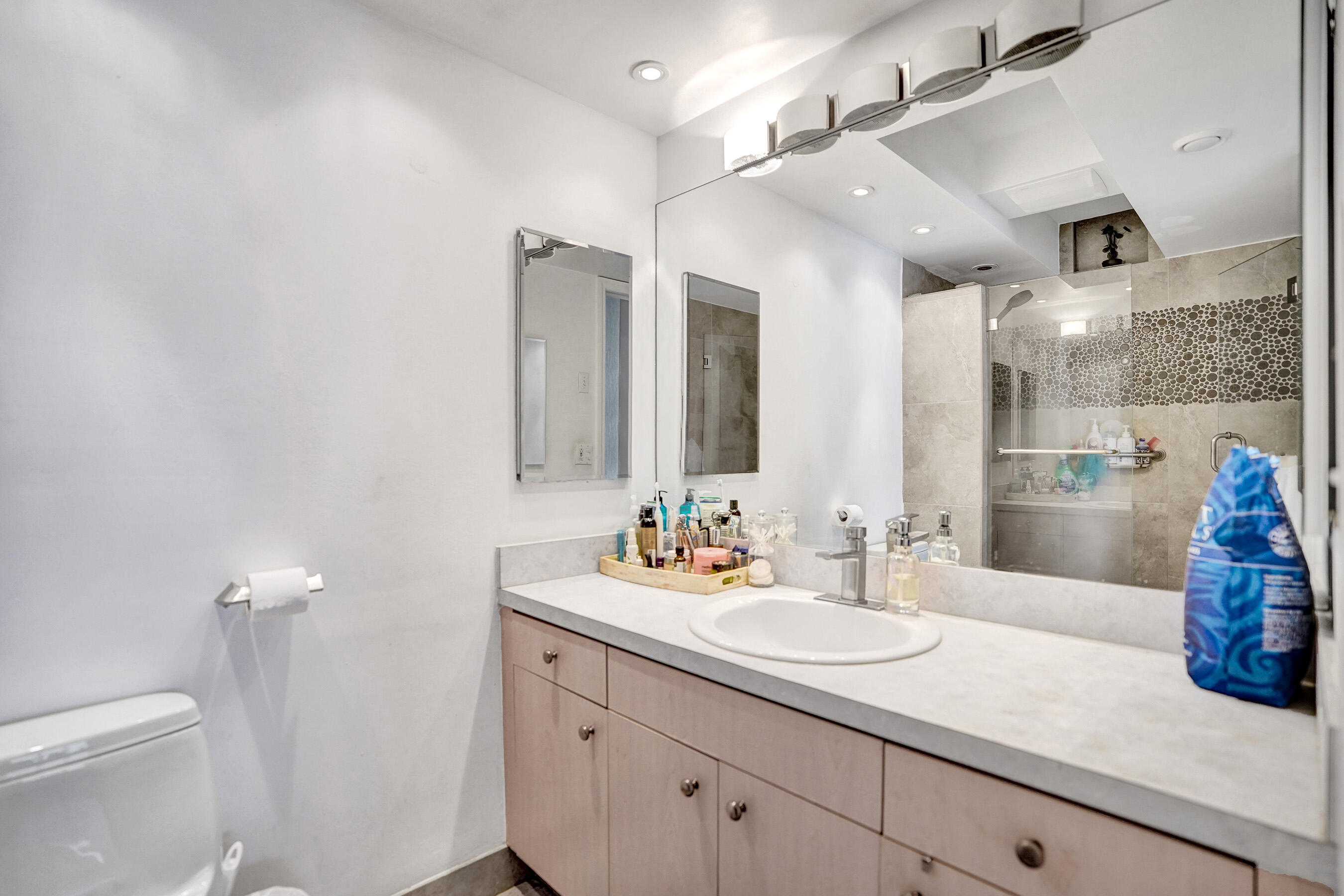 3000 E Sunrise #14f Fort Lauderdale, FL 33304