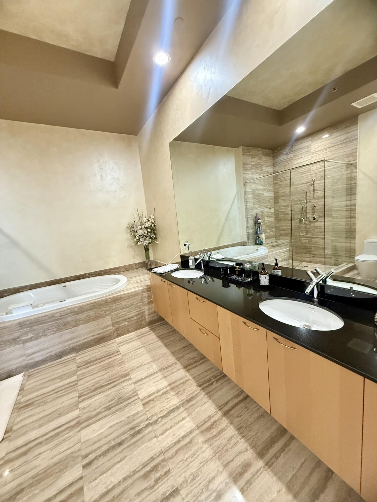 15811 Collins #4307 Sunny Isles Beach, FL 33160