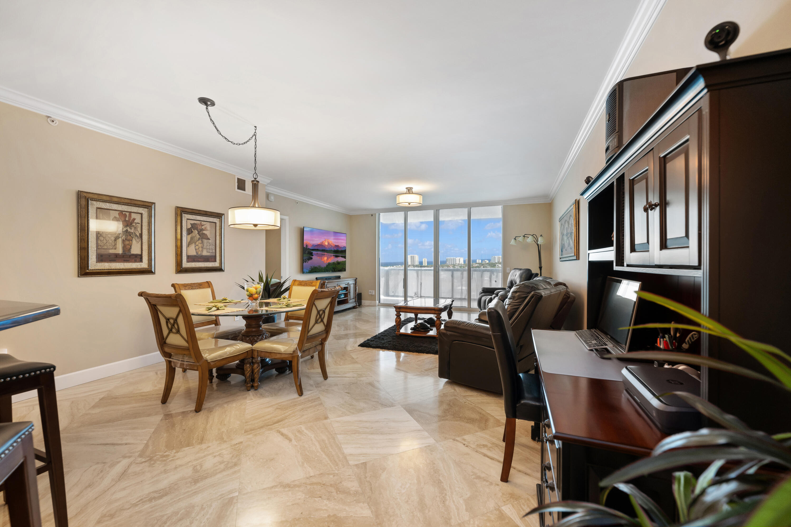 2640 Lake Shr #1811 Riviera Beach, FL 33404