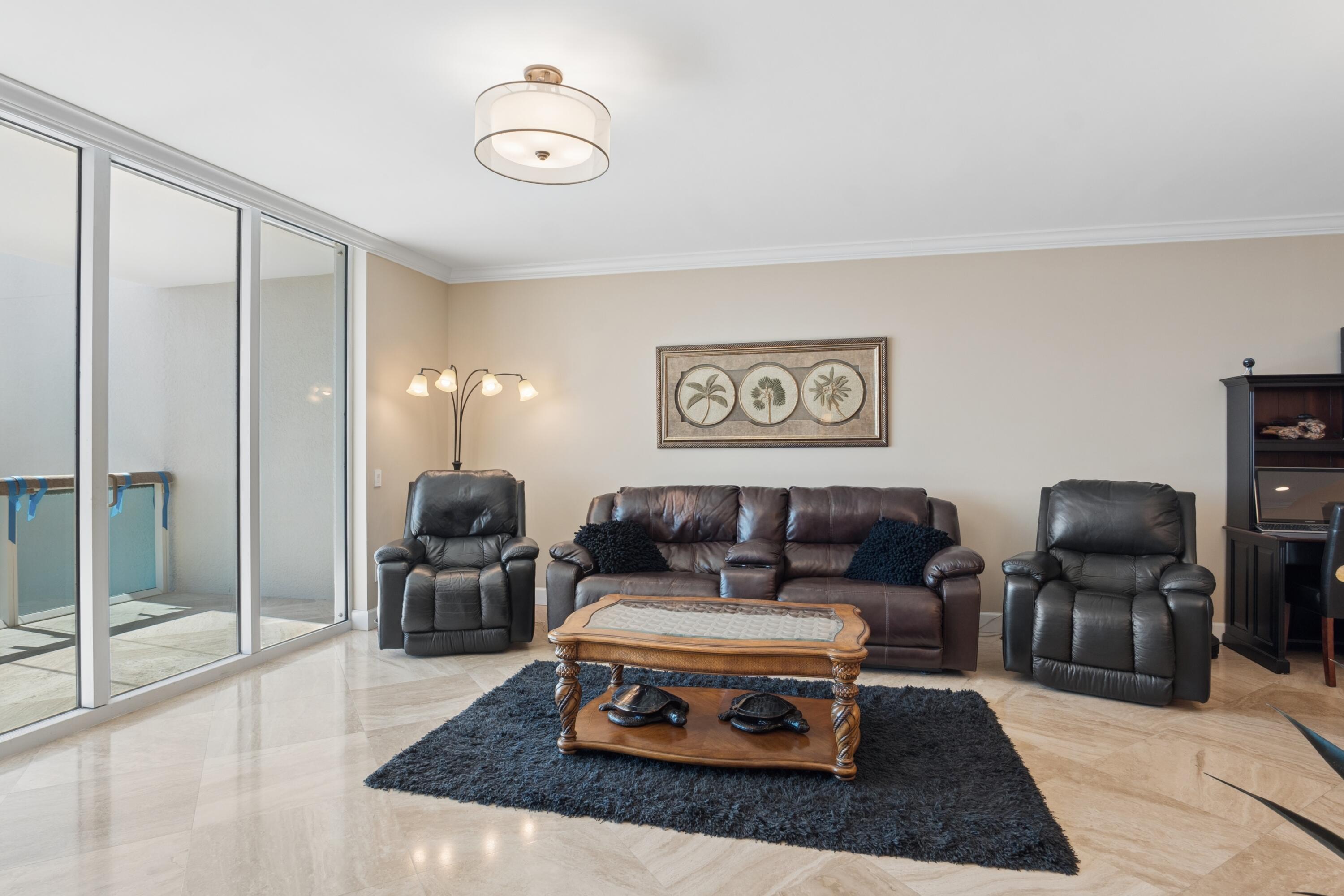 2640 Lake Shr #1811 Riviera Beach, FL 33404