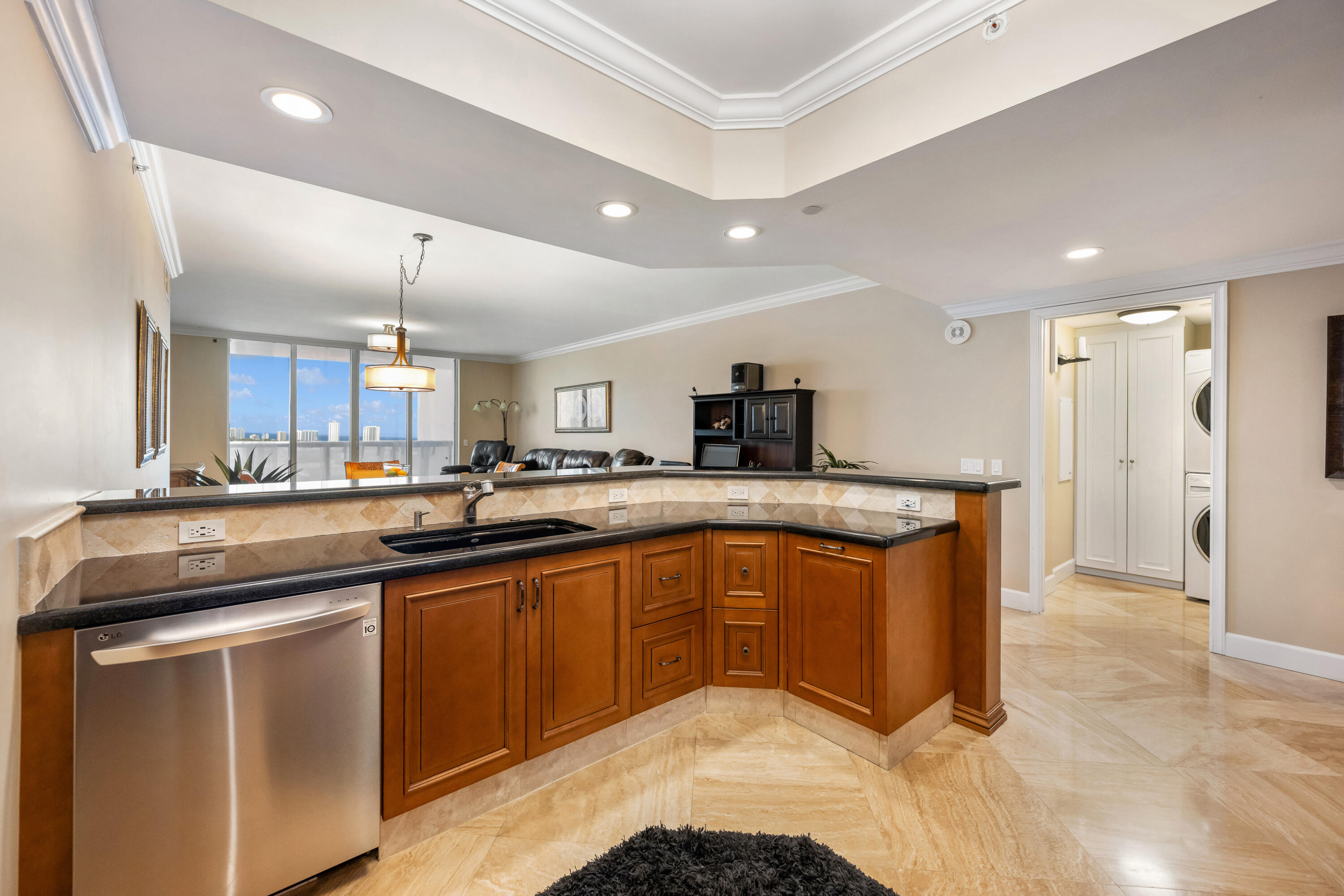 2640 Lake Shr #1811 Riviera Beach, FL 33404