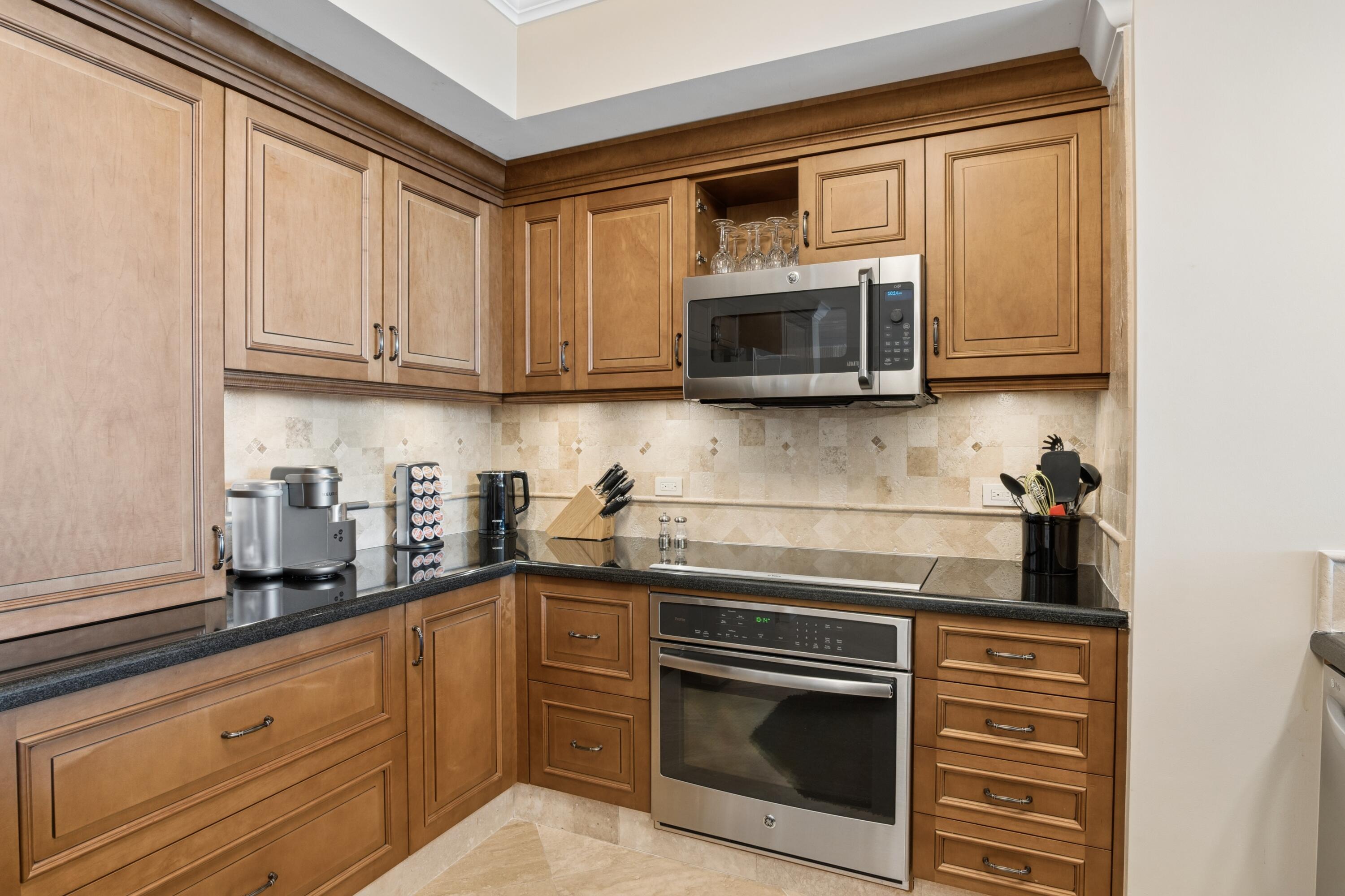 2640 Lake Shr #1811 Riviera Beach, FL 33404