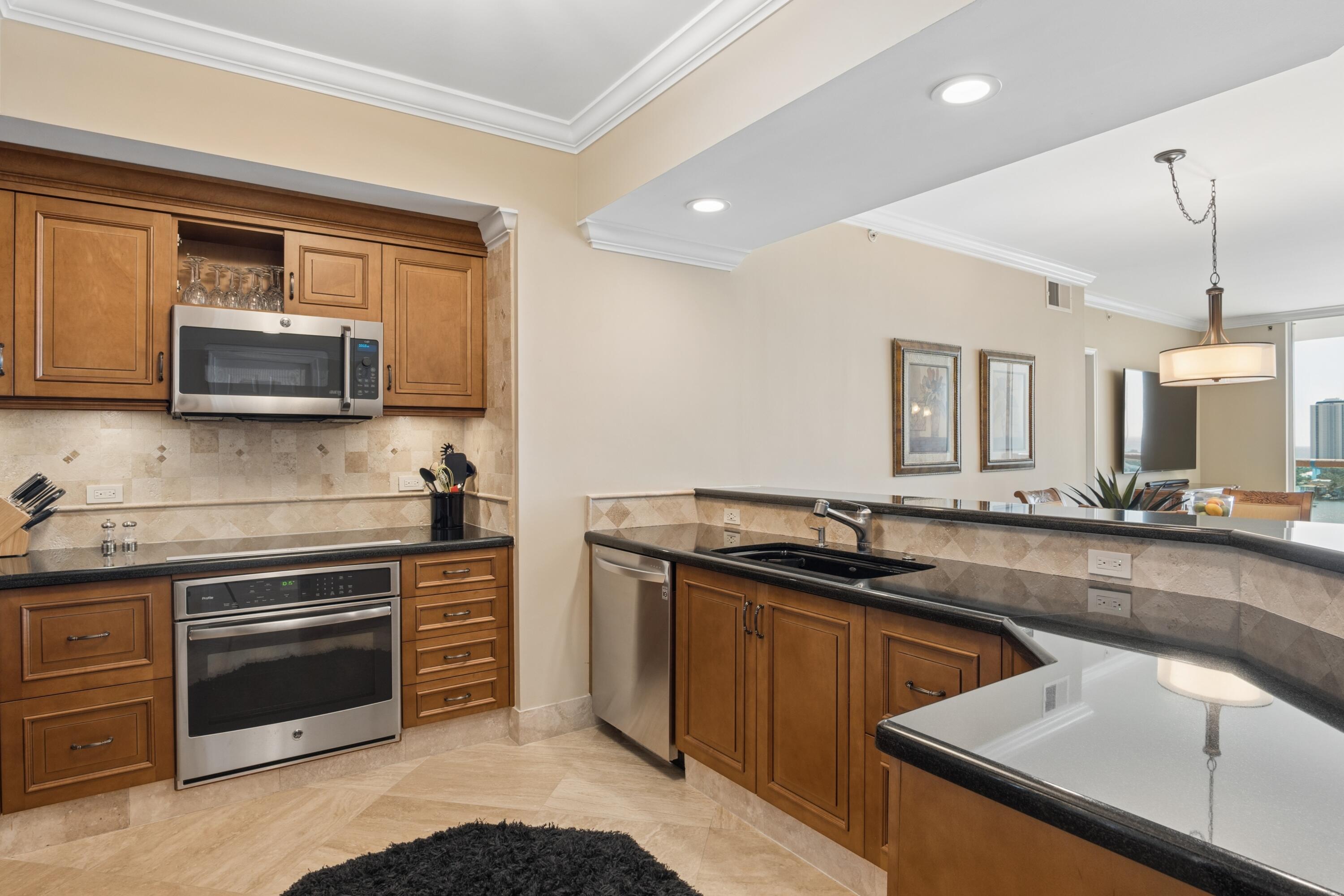 2640 Lake Shr #1811 Riviera Beach, FL 33404