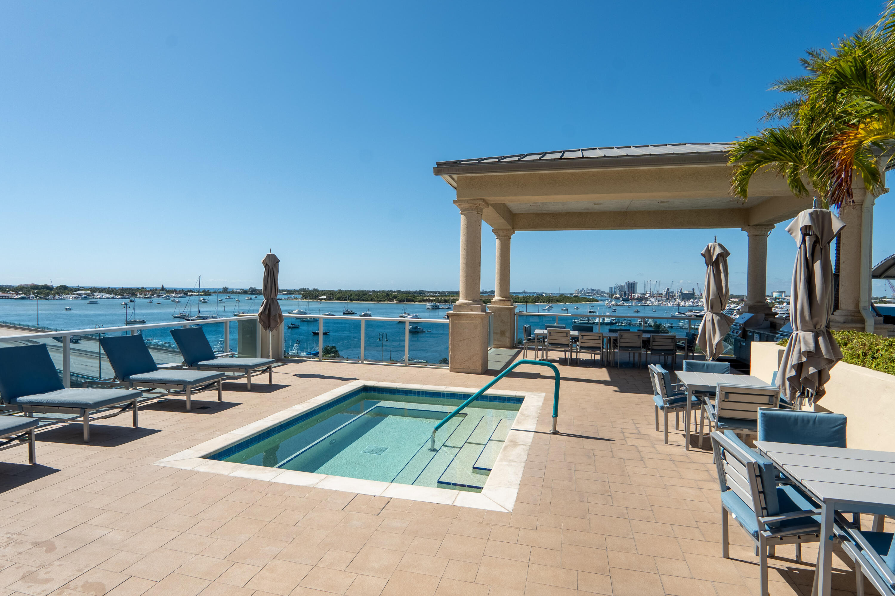 2640 Lake Shr #1811 Riviera Beach, FL 33404