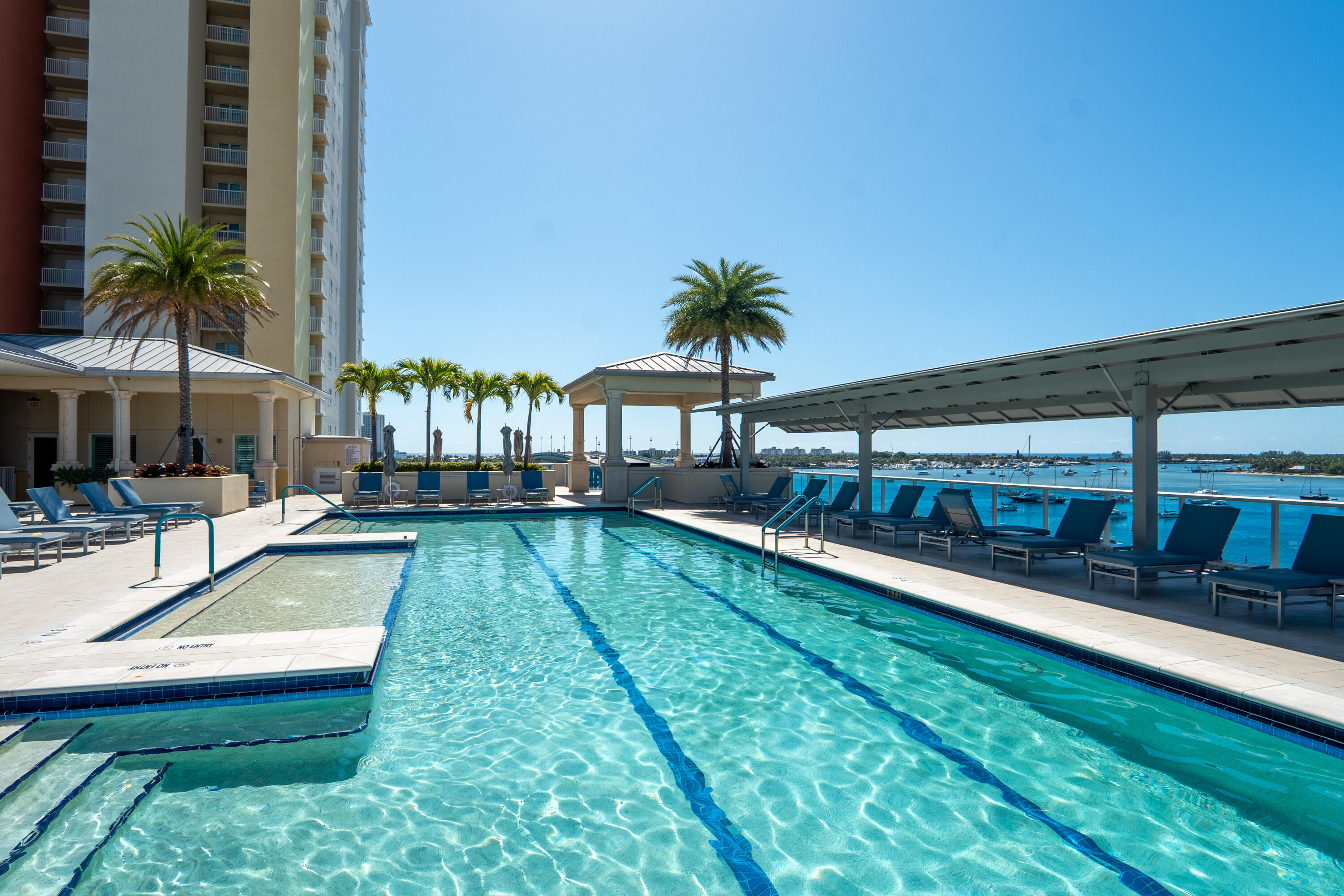 2640 Lake Shr #1811 Riviera Beach, FL 33404