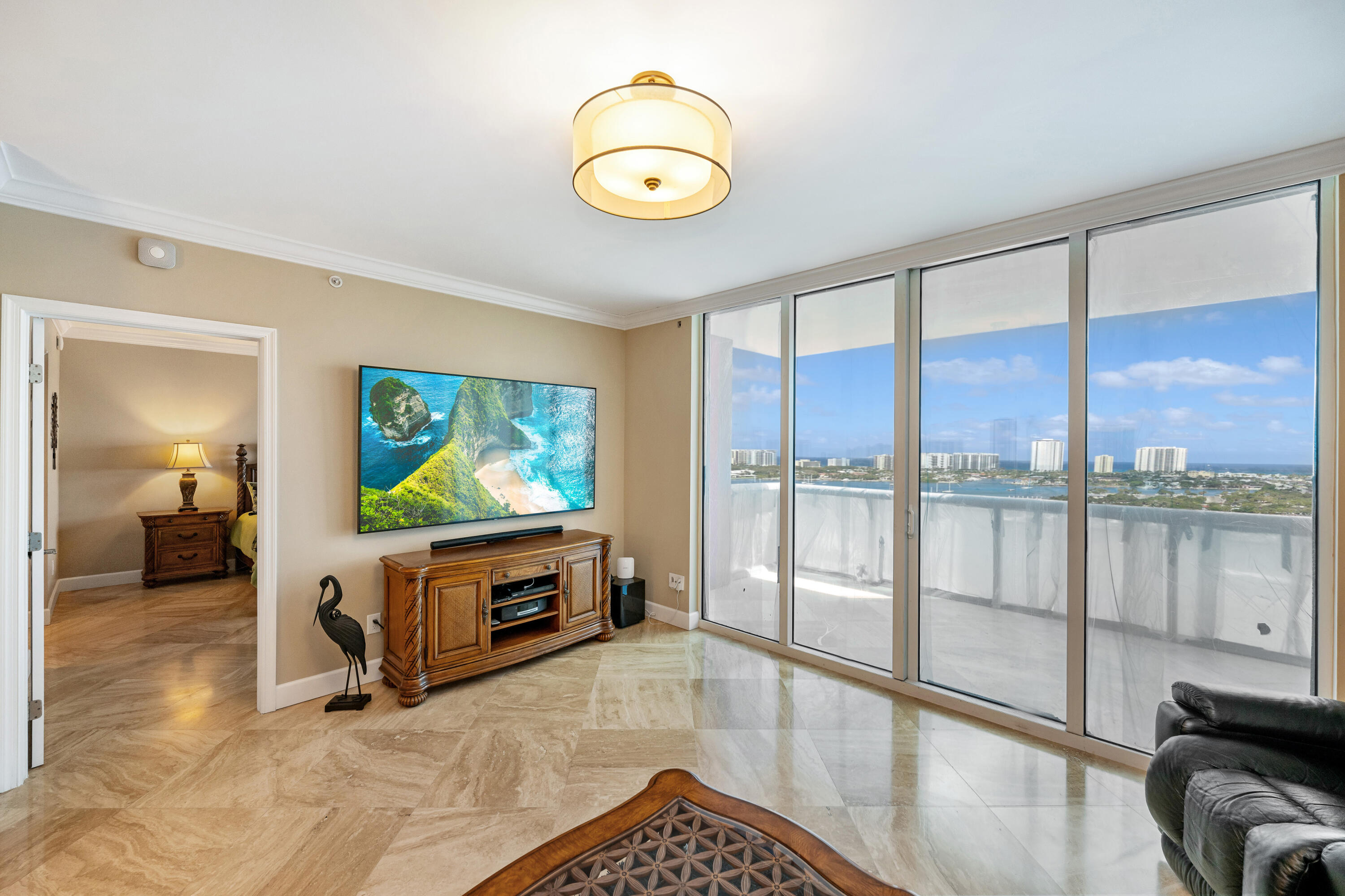 2640 Lake Shr #1811 Riviera Beach, FL 33404