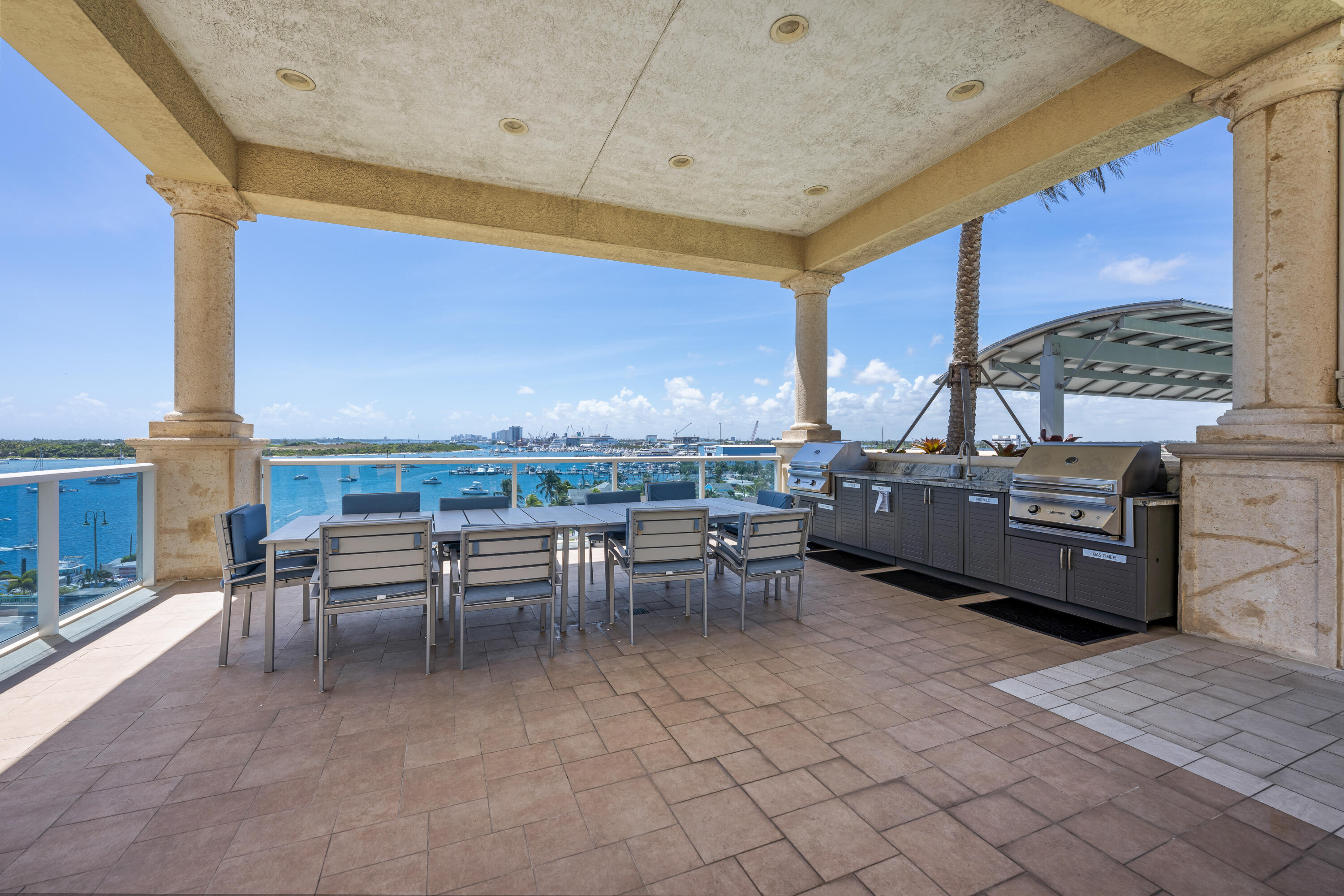 2640 Lake Shr #1811 Riviera Beach, FL 33404
