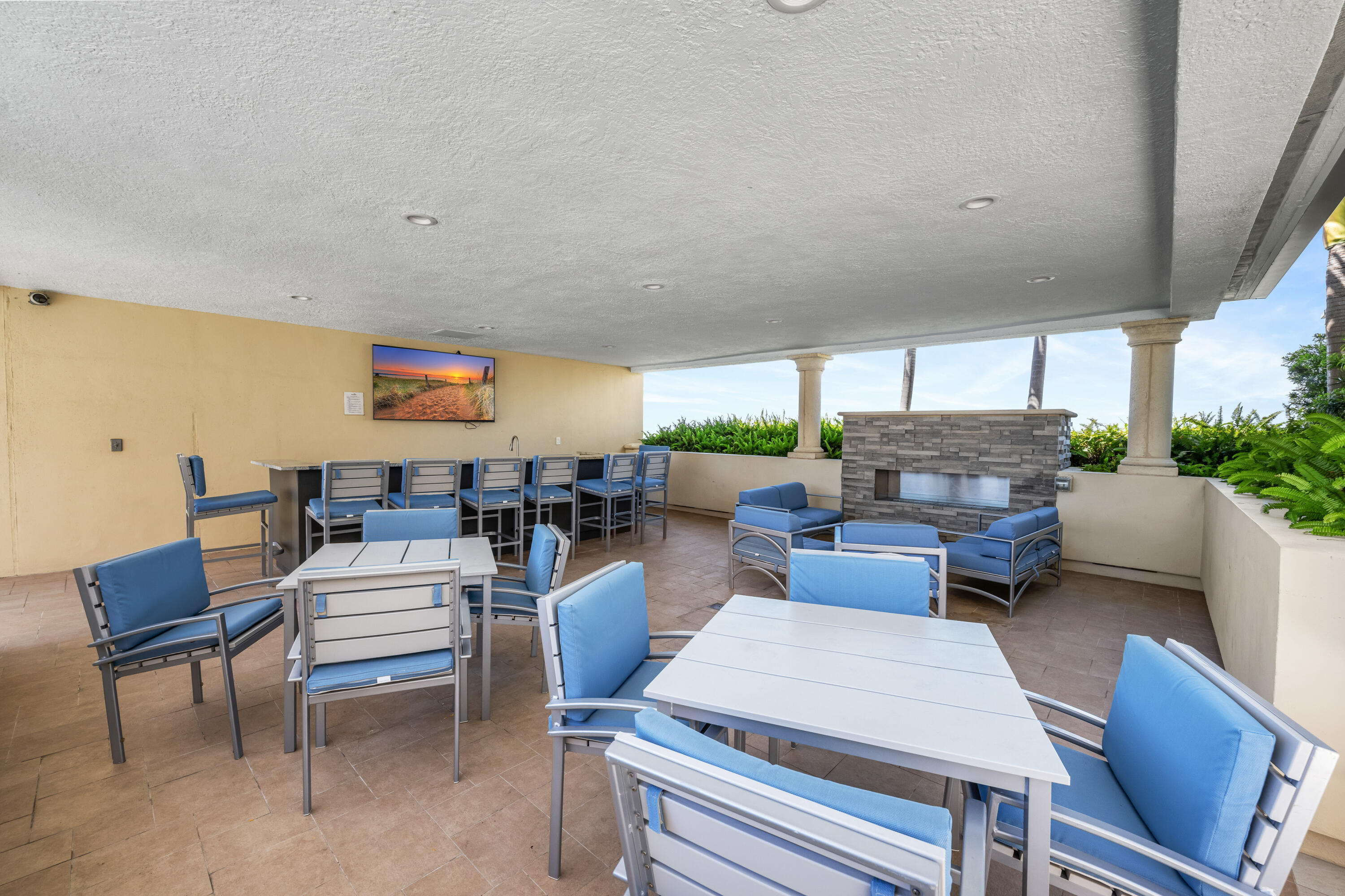 2640 Lake Shr #1811 Riviera Beach, FL 33404