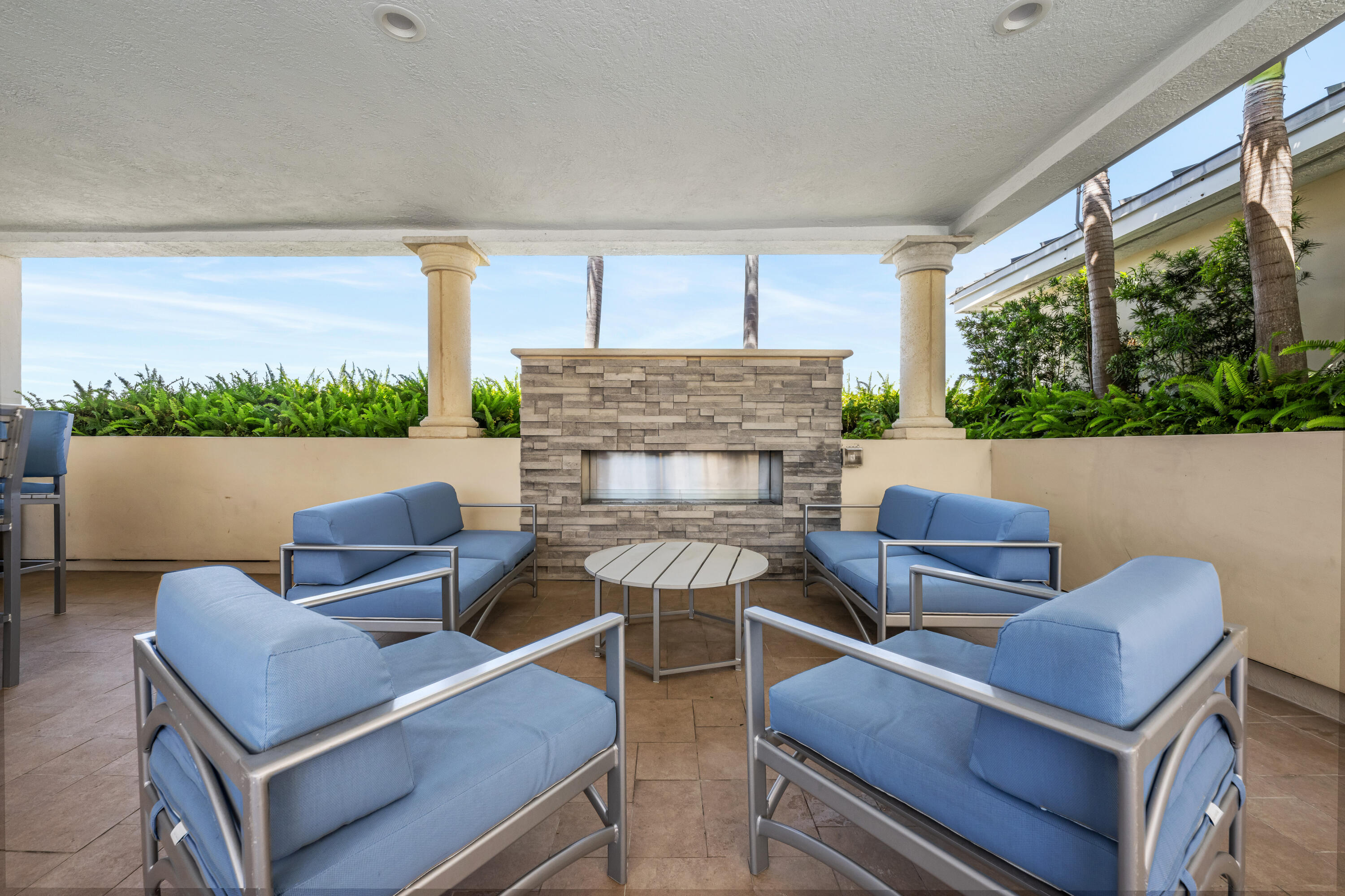 2640 Lake Shr #1811 Riviera Beach, FL 33404