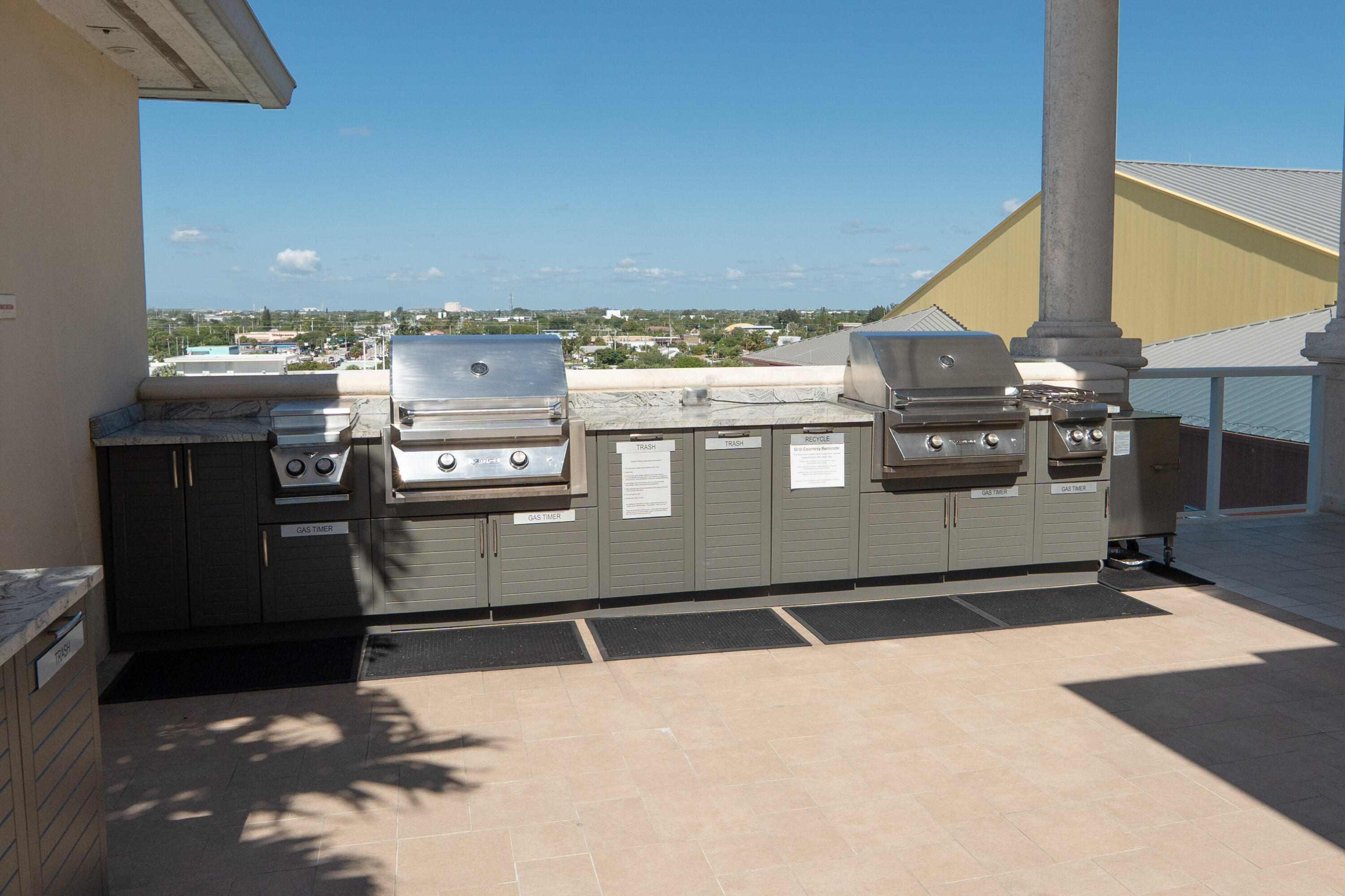 2640 Lake Shr #1811 Riviera Beach, FL 33404