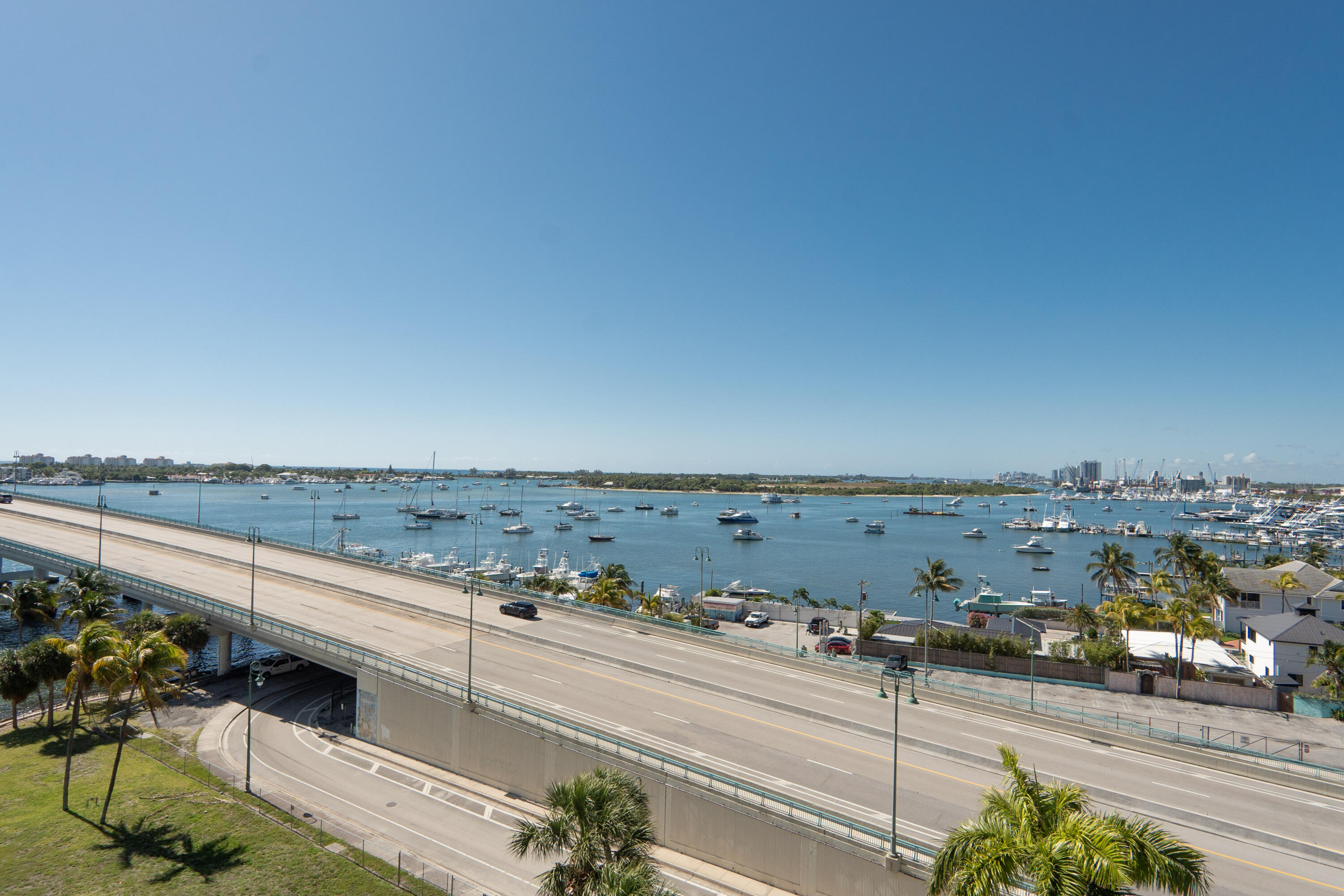 2640 Lake Shr #1811 Riviera Beach, FL 33404