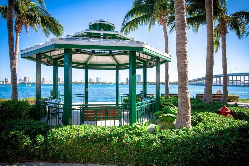2640 Lake Shr #1811 Riviera Beach, FL 33404