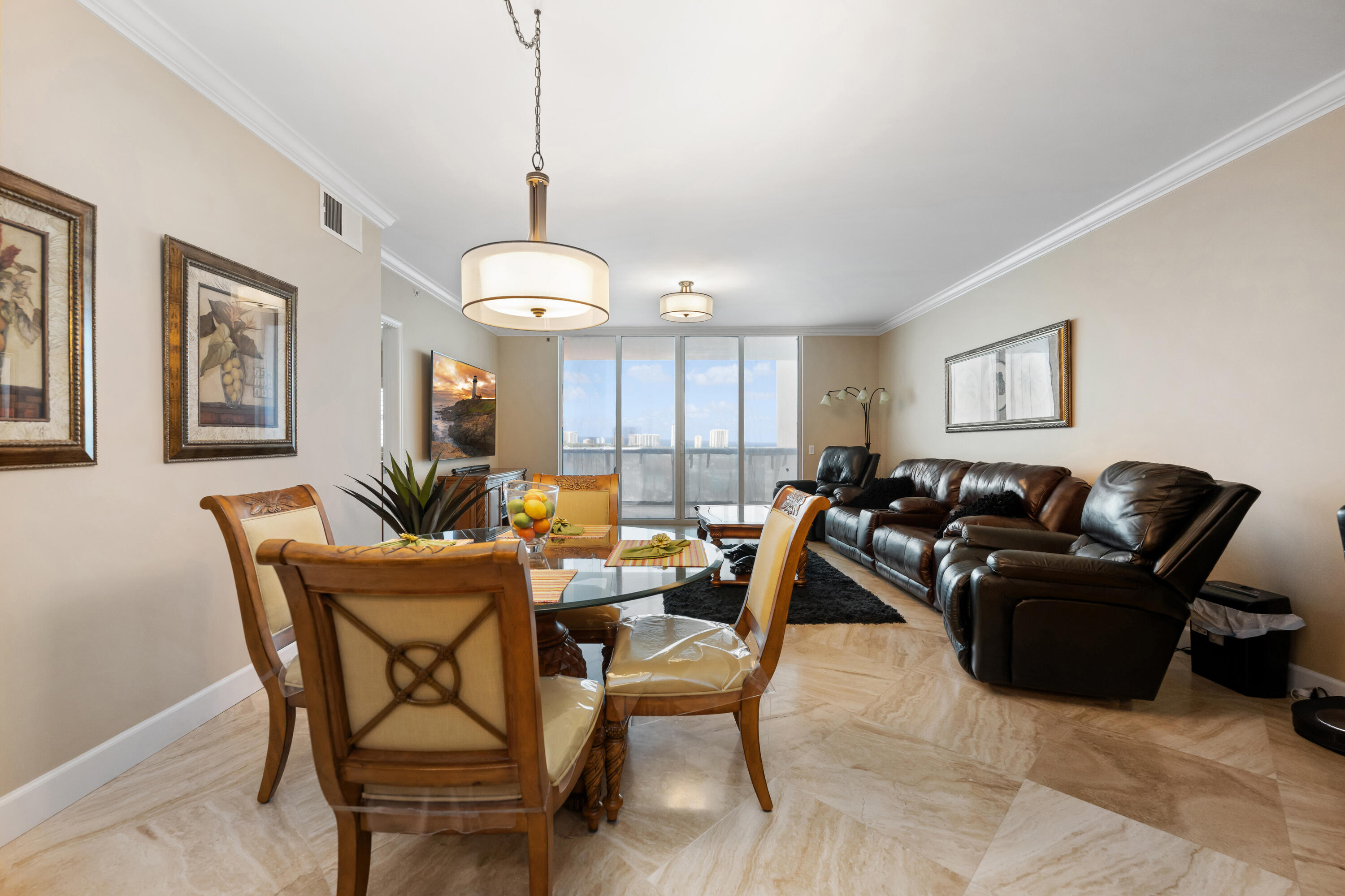 2640 Lake Shr #1811 Riviera Beach, FL 33404