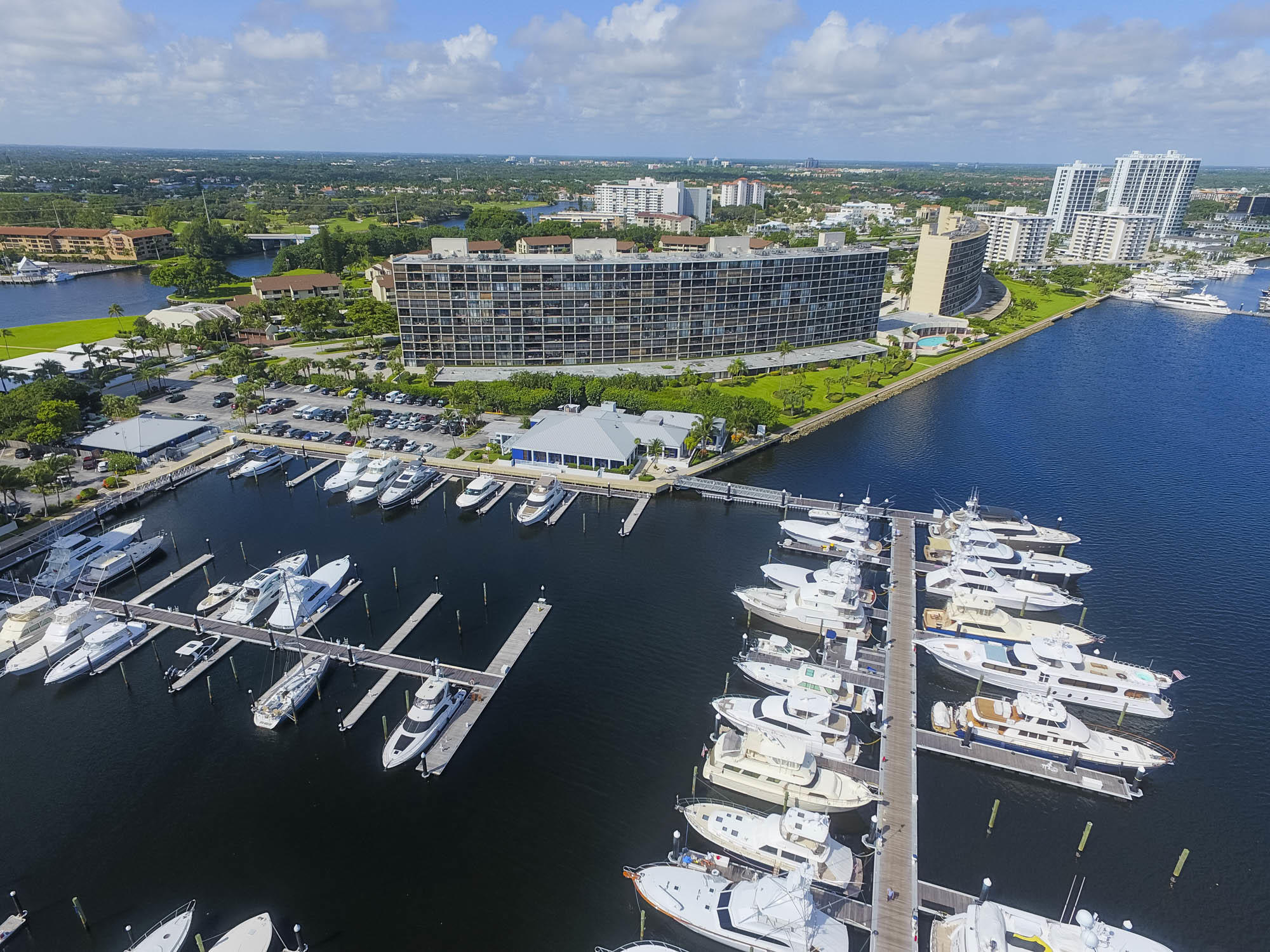 136 Lakeshore #211