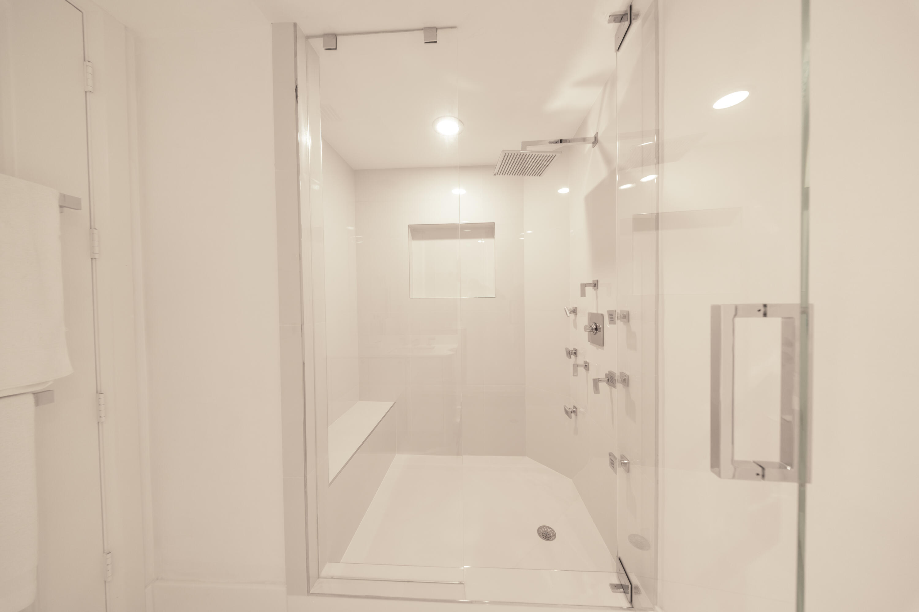 2700 N Ocean #2503a Riviera Beach, FL 33404