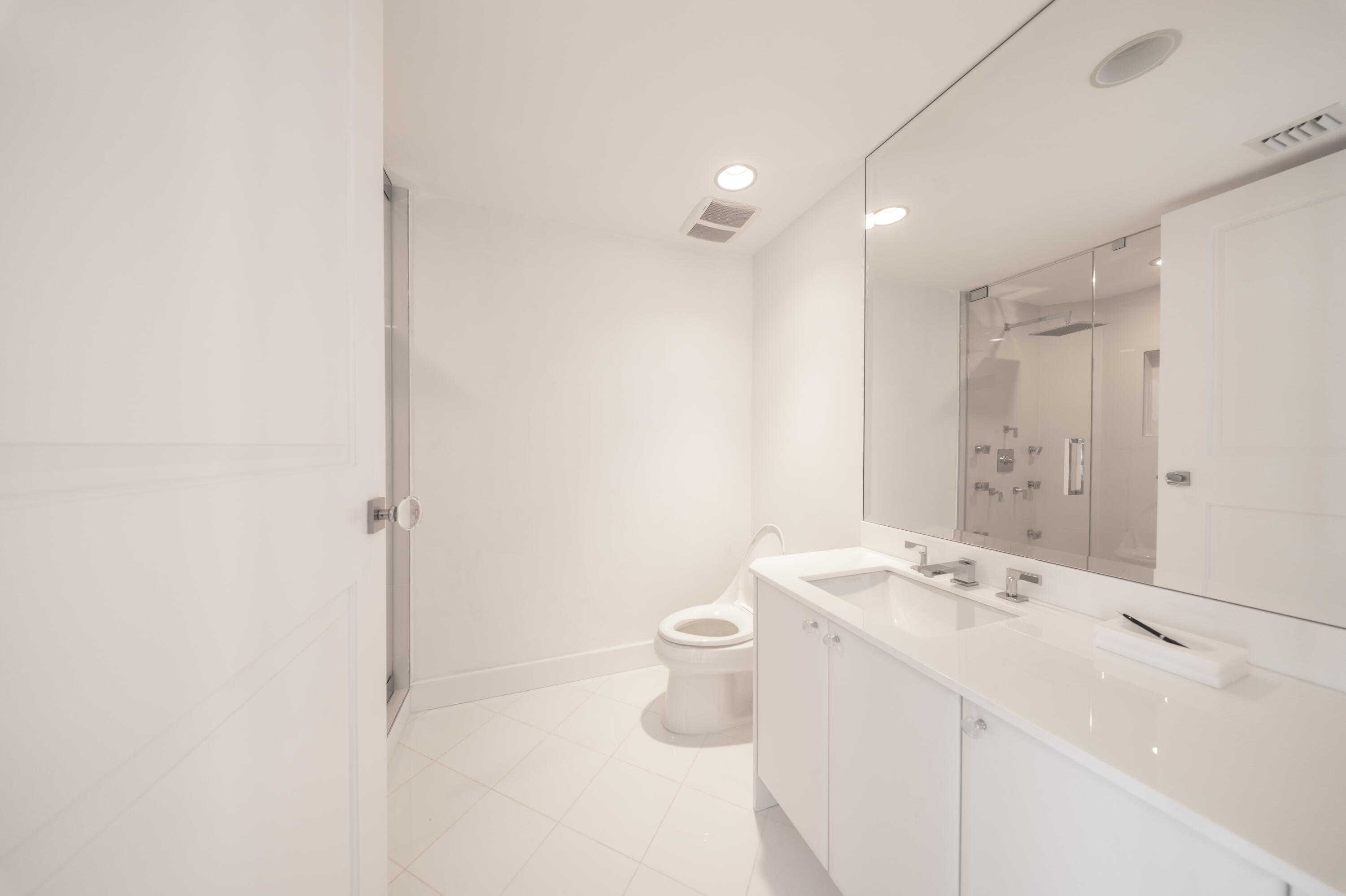 2700 N Ocean #2503a Riviera Beach, FL 33404