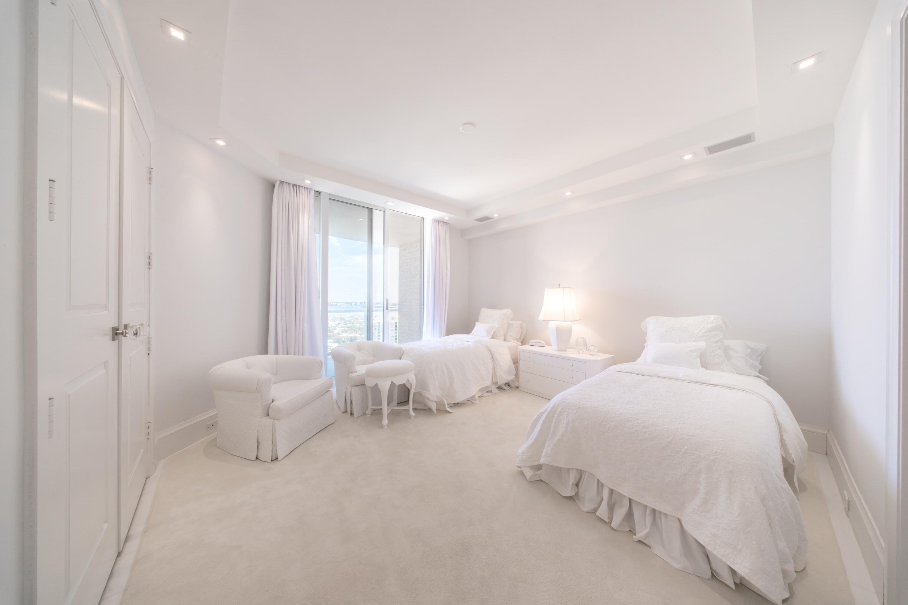 2700 N Ocean #2503a Riviera Beach, FL 33404