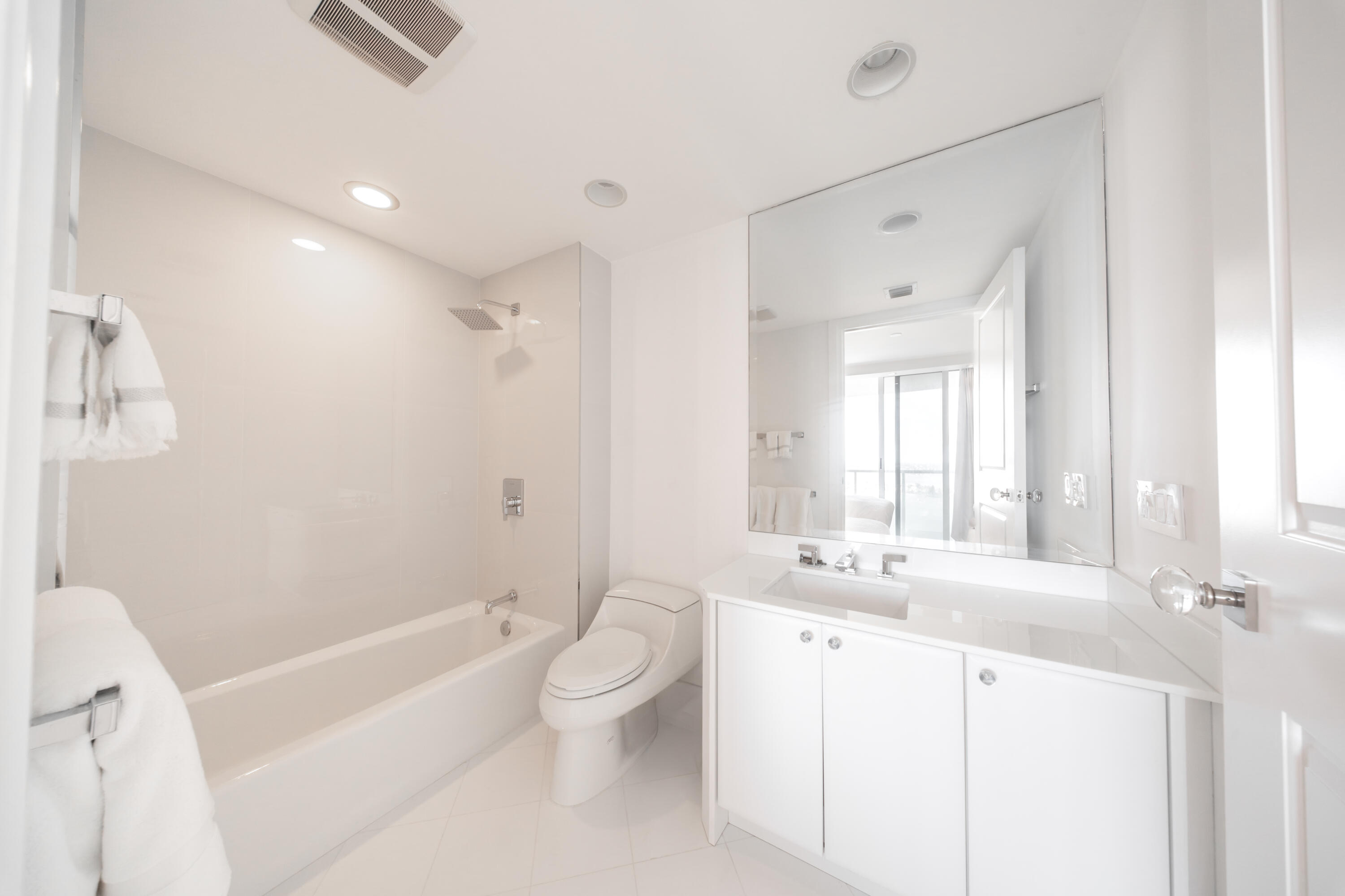 2700 N Ocean #2503a Riviera Beach, FL 33404