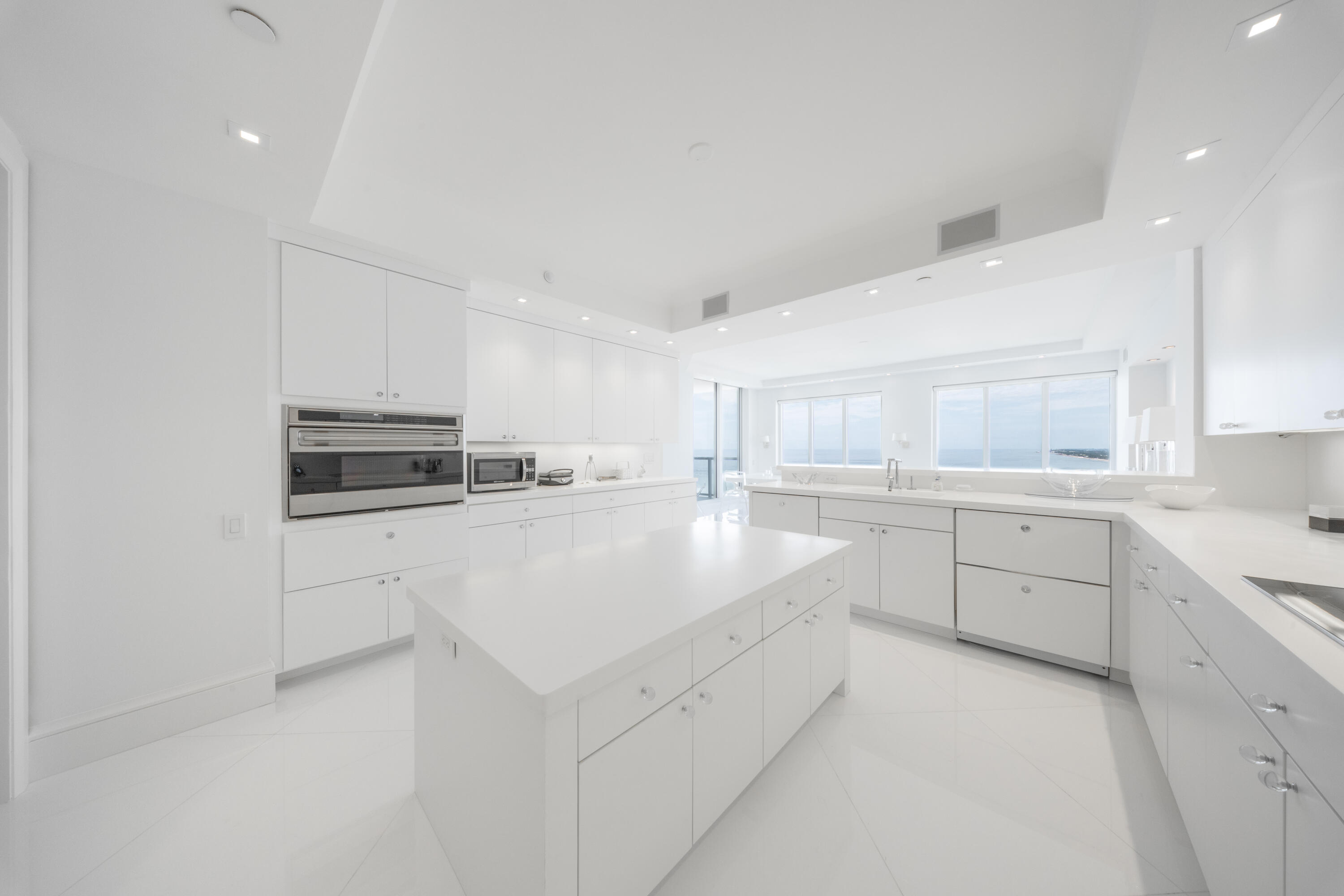 2700 N Ocean #2503a Riviera Beach, FL 33404