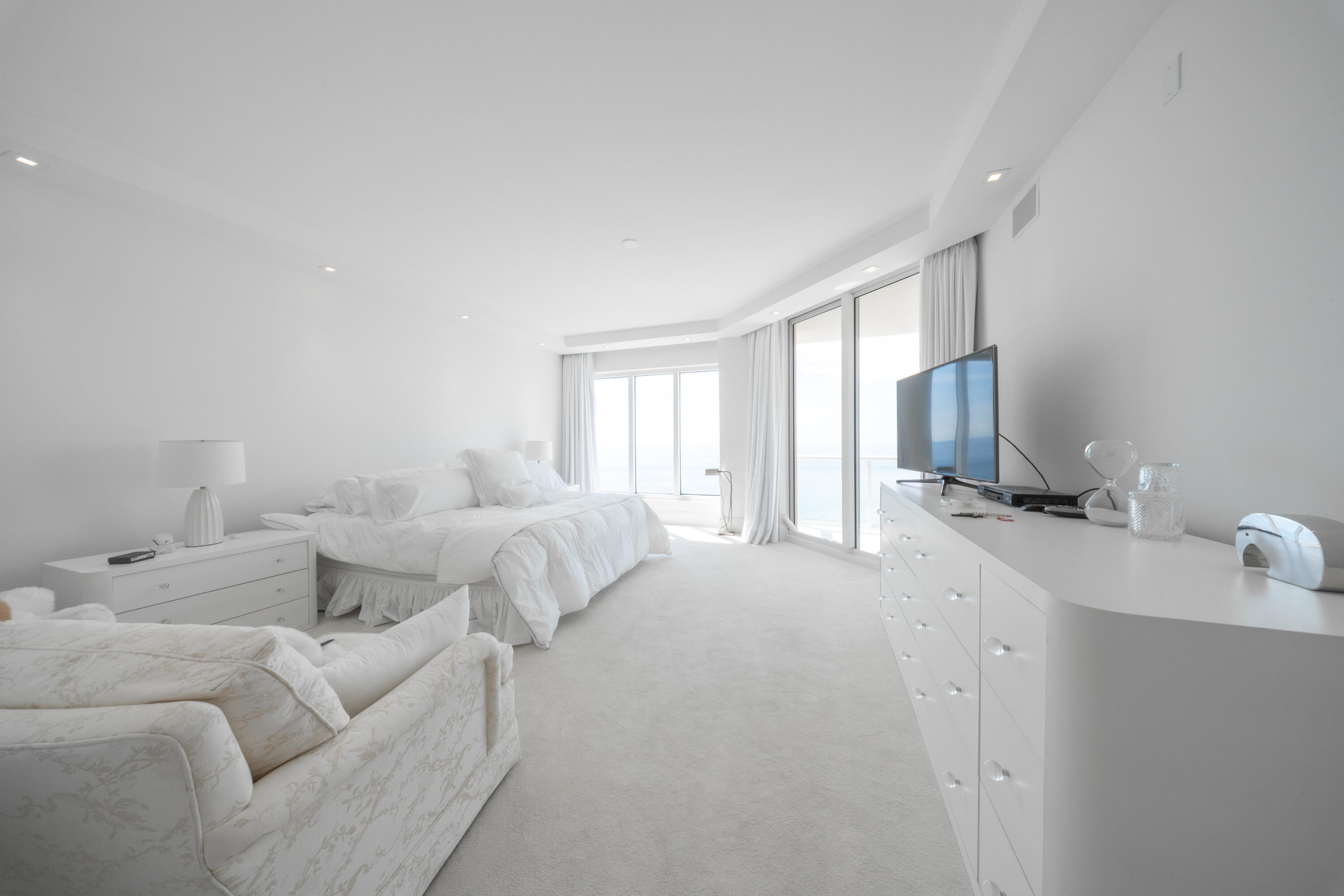 2700 N Ocean #2503a Riviera Beach, FL 33404