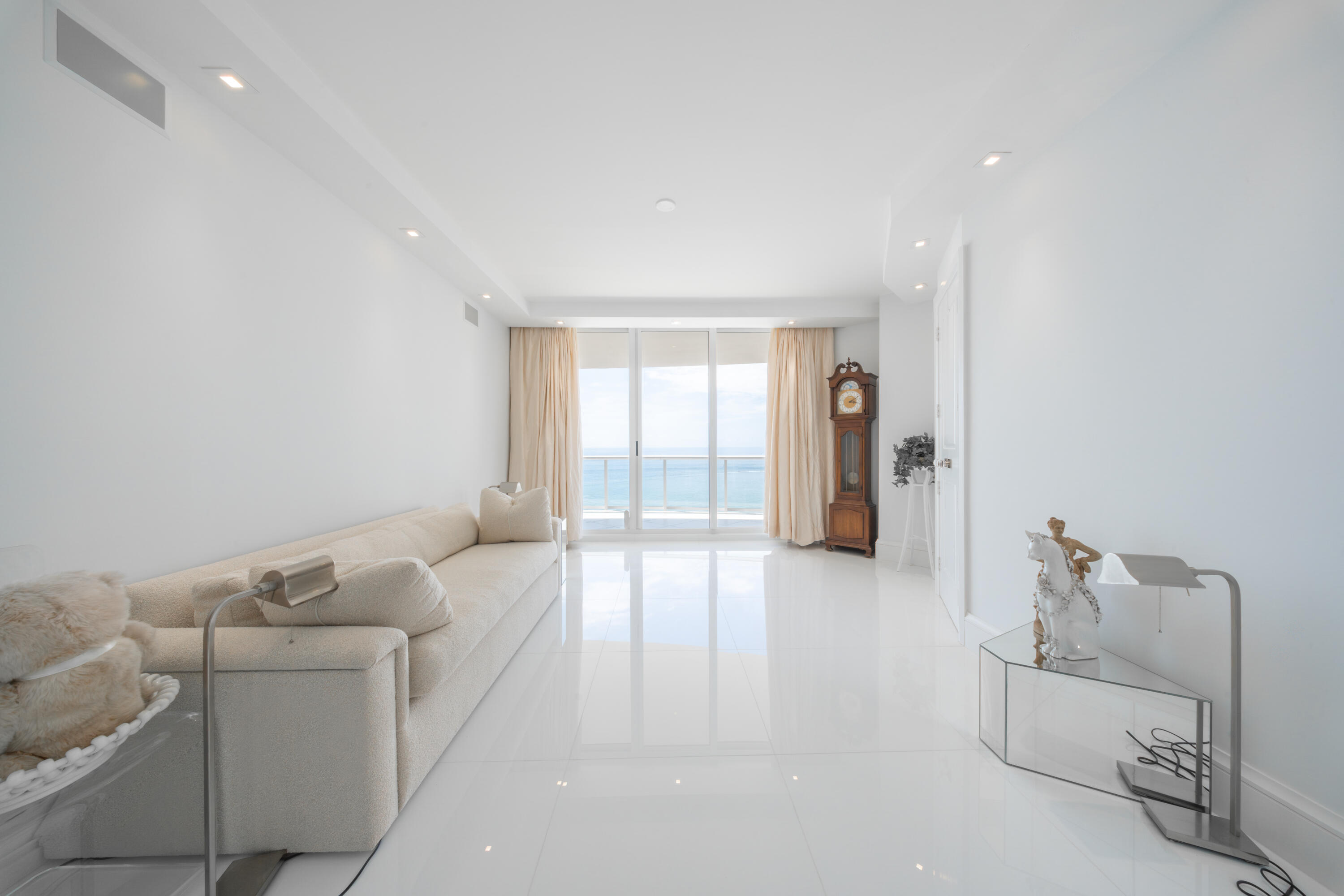 2700 N Ocean #2503a Riviera Beach, FL 33404