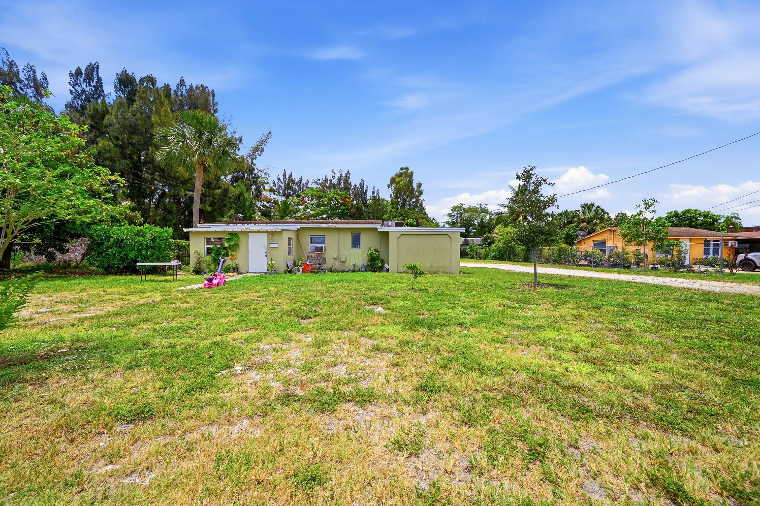 700 SW 8th St