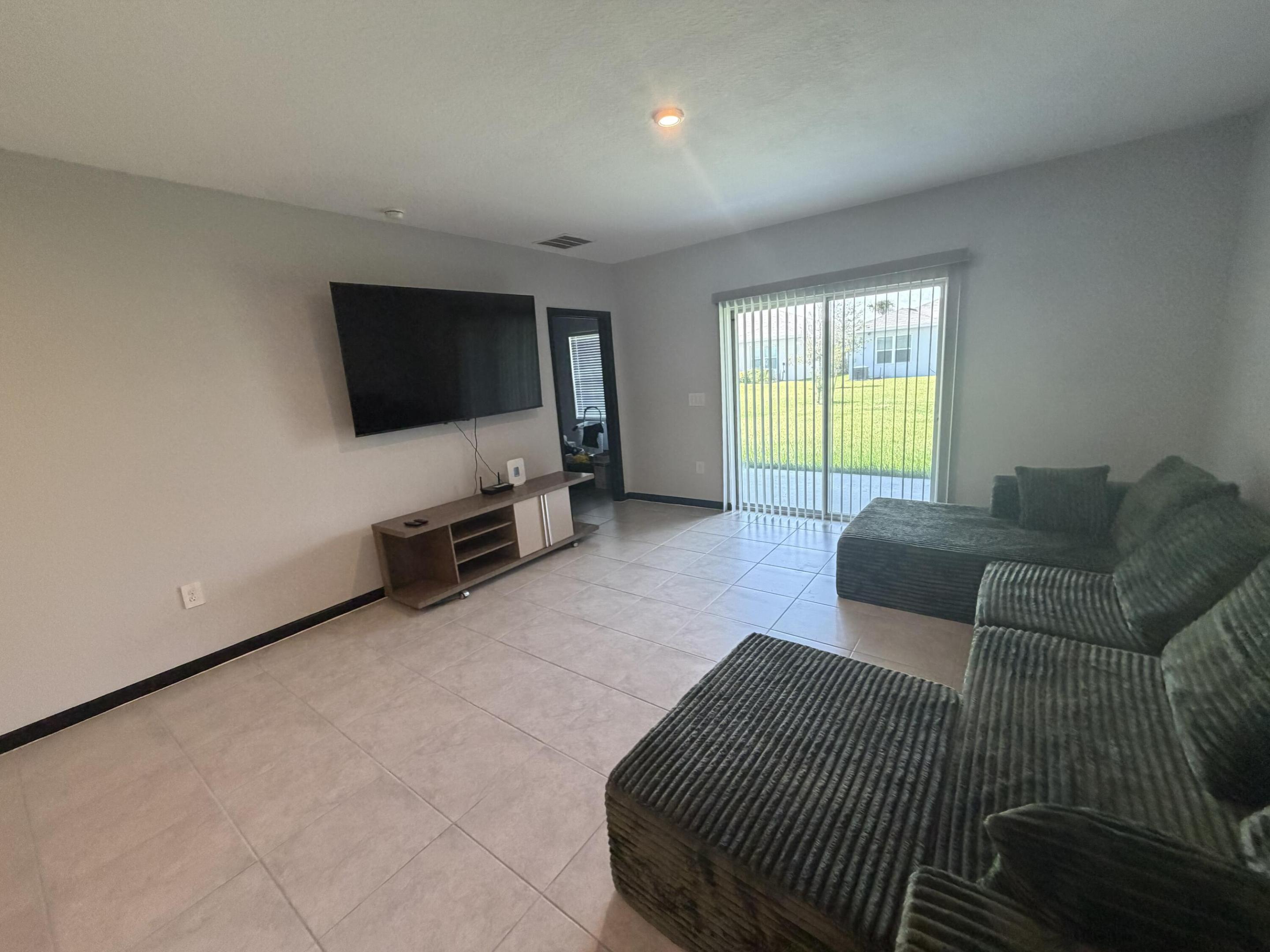 845 Persimmon Fort Pierce, FL 34981