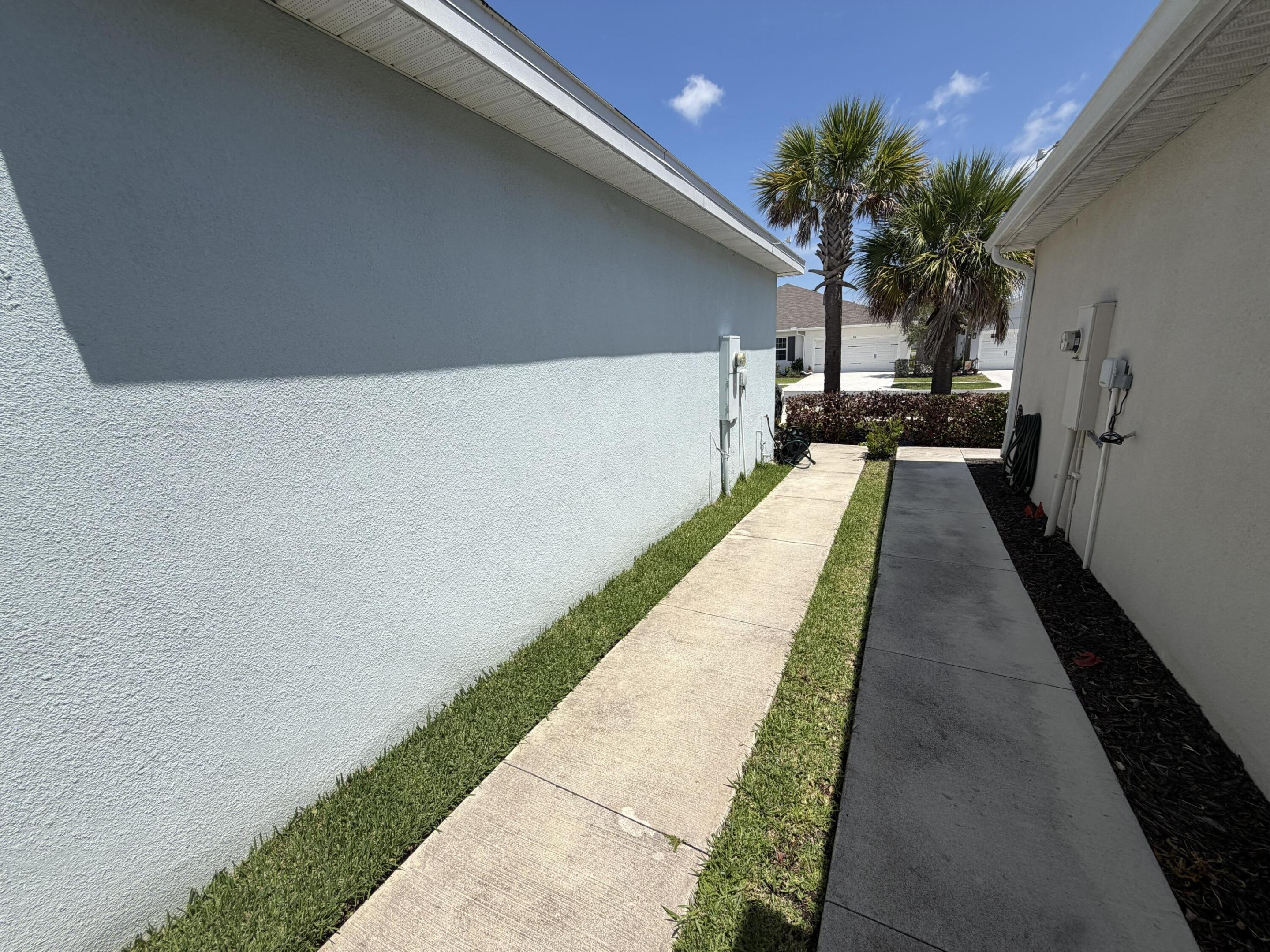 845 Persimmon Fort Pierce, FL 34981