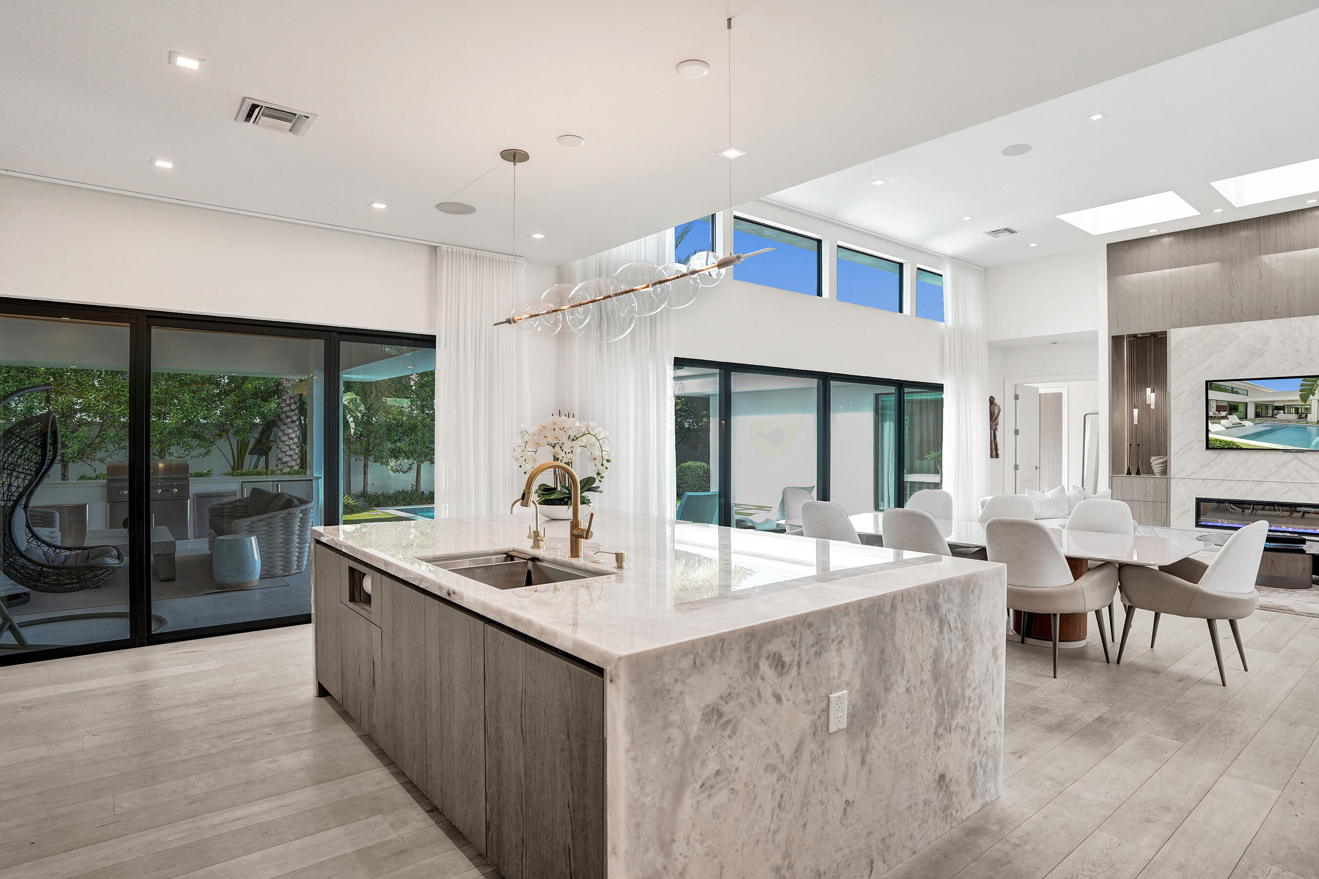 7 Tahoe Ln Sea Ranch Lakes, FL 33308