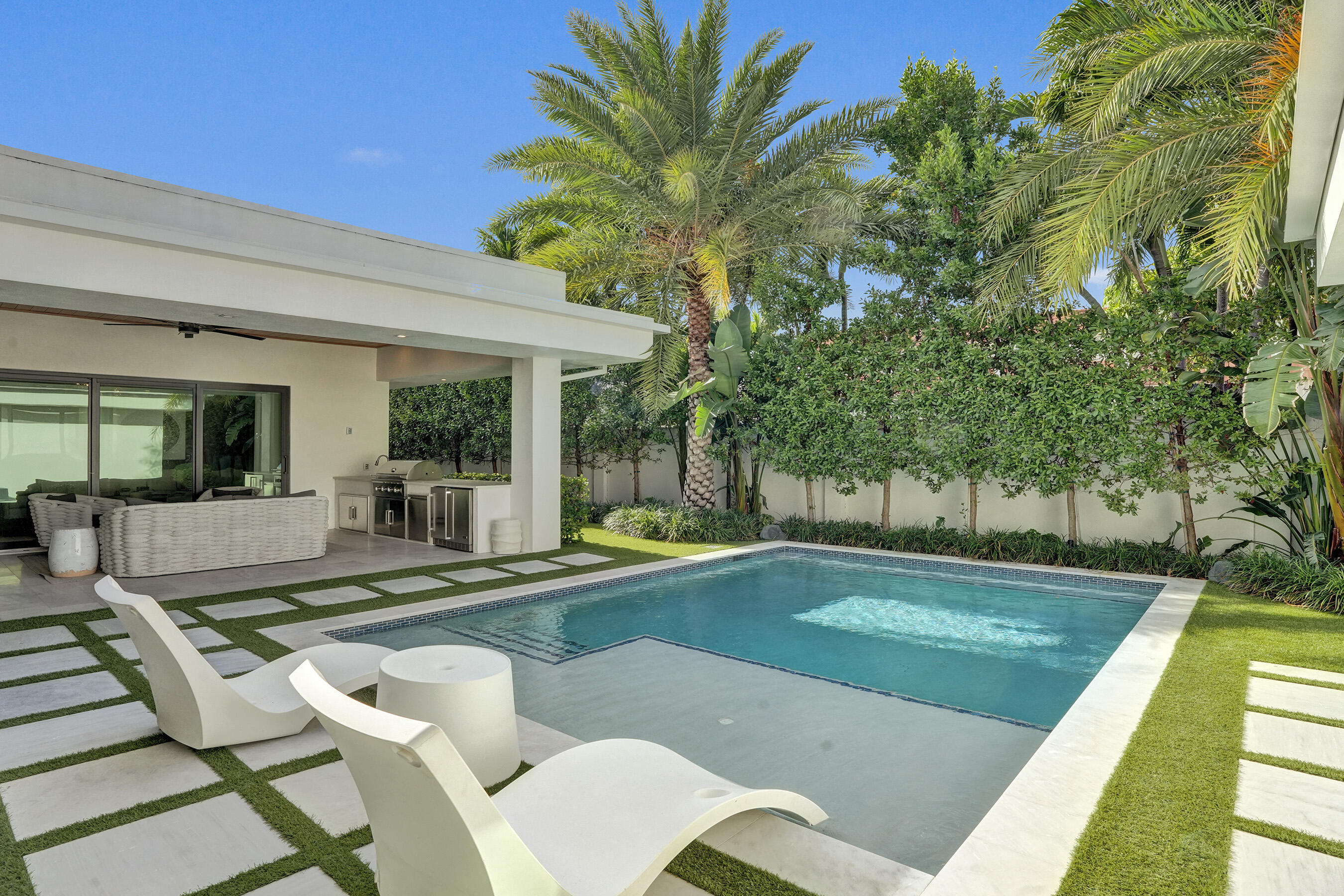 7 Tahoe Ln Sea Ranch Lakes, FL 33308