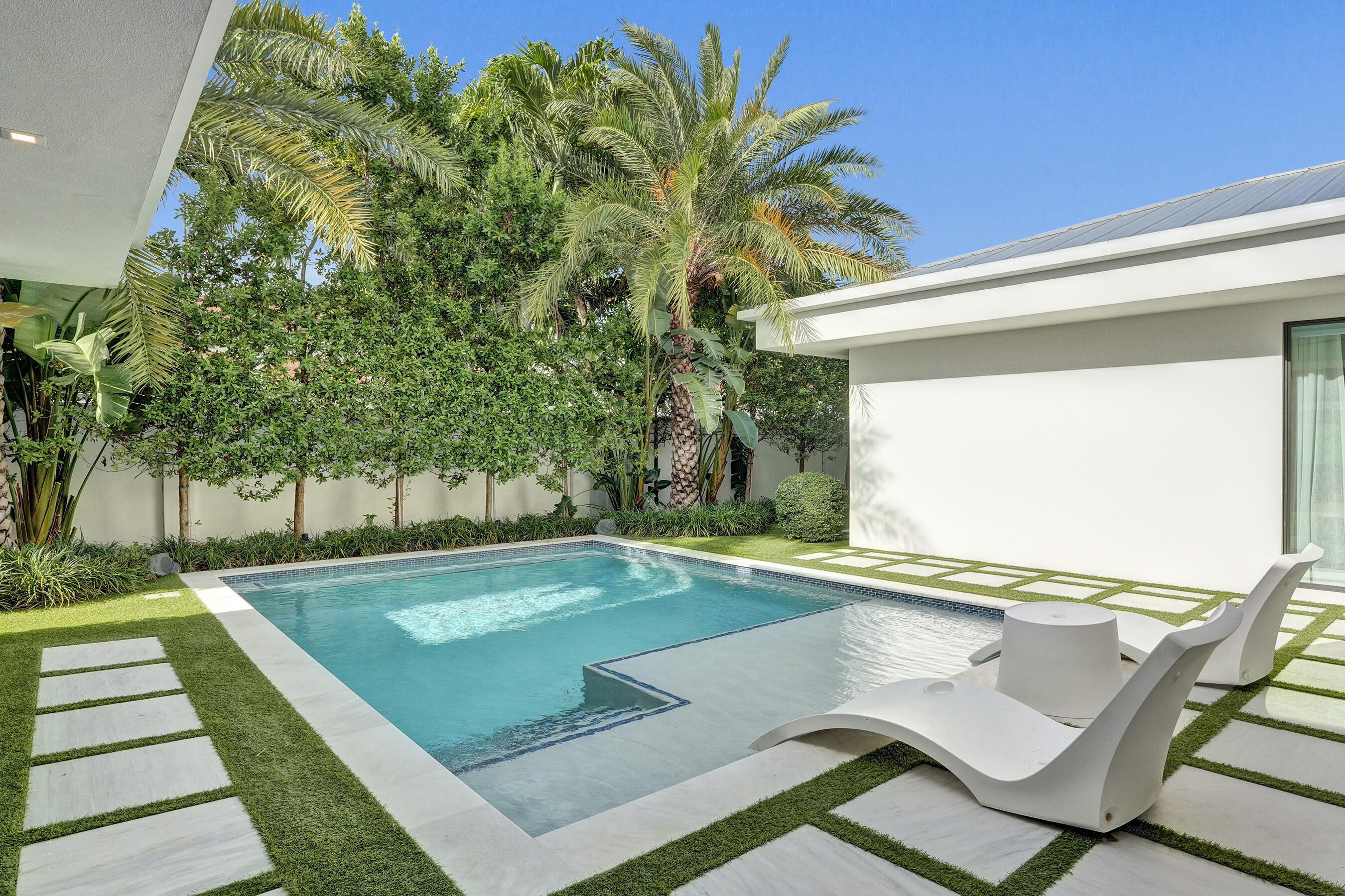7 Tahoe Ln Sea Ranch Lakes, FL 33308