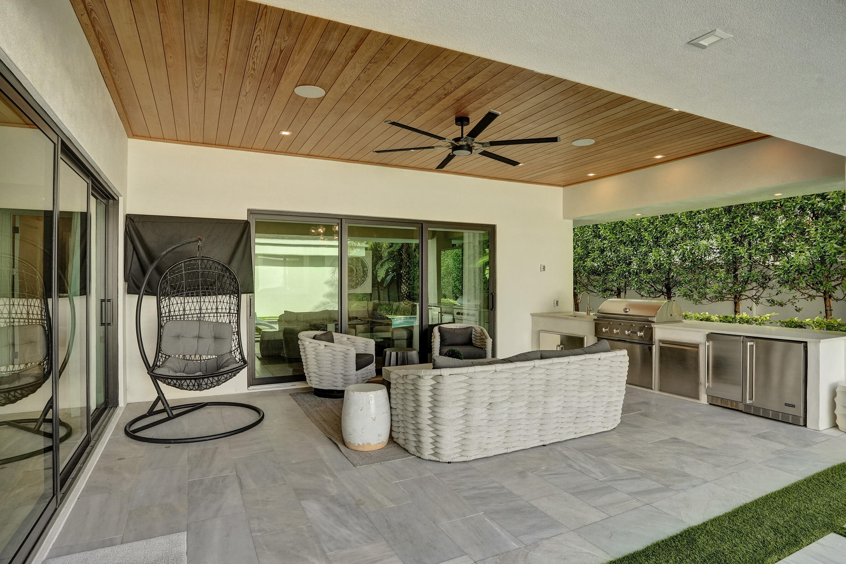 7 Tahoe Ln Sea Ranch Lakes, FL 33308